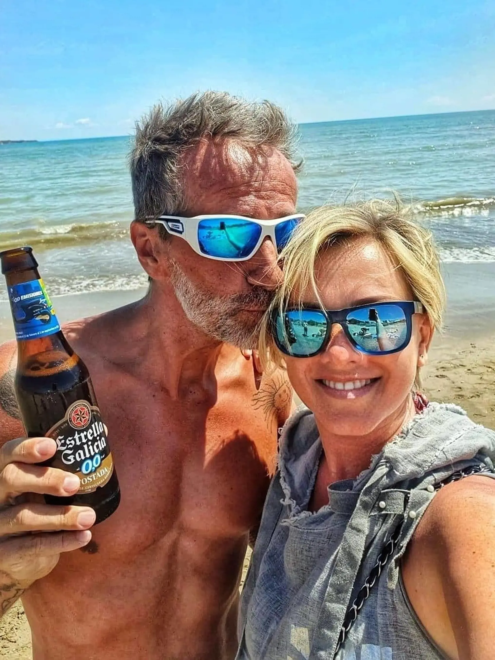 Monika s Jarom počas dovolenky.