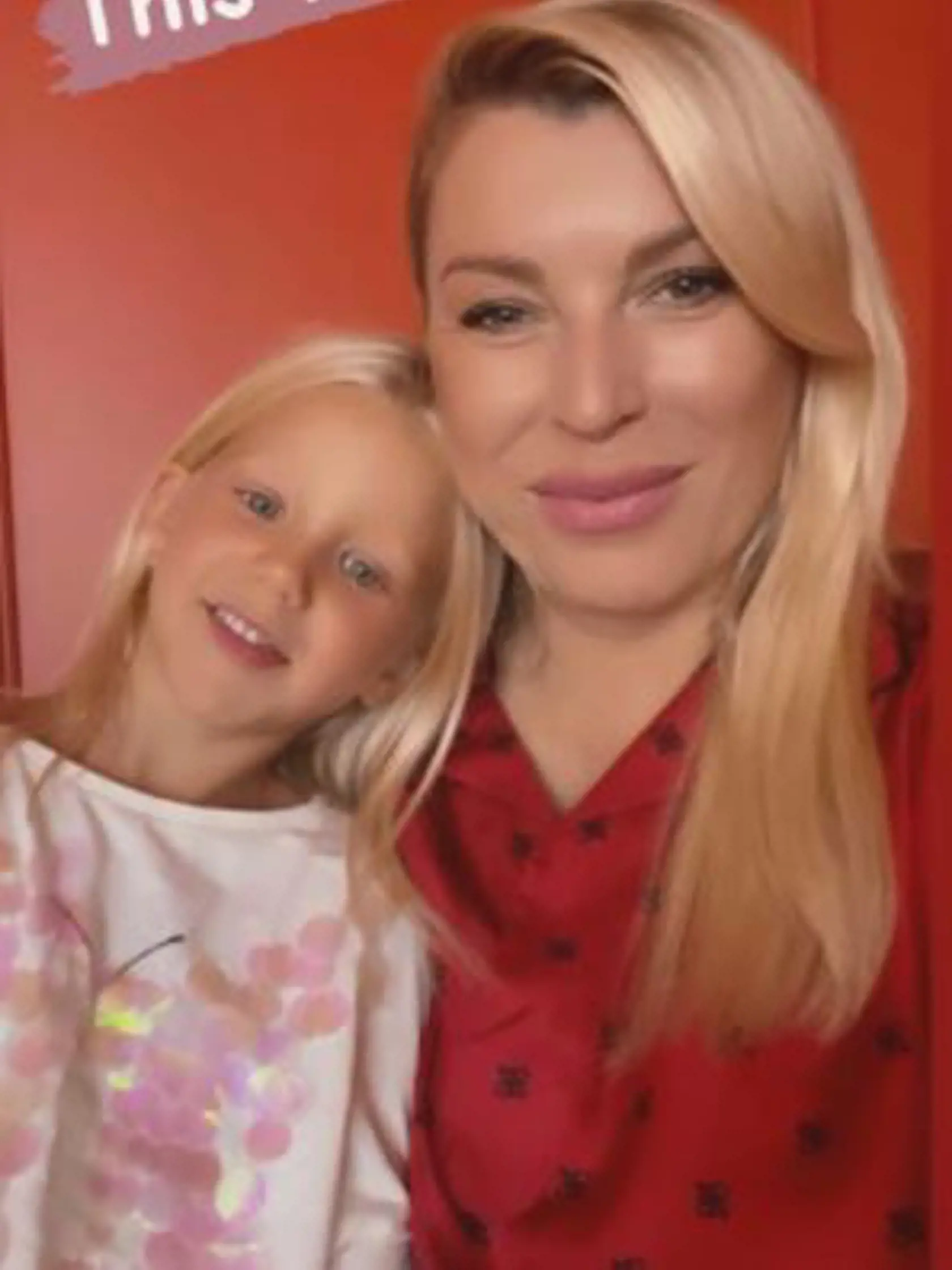 Gabika so svojimi krstniatkami.