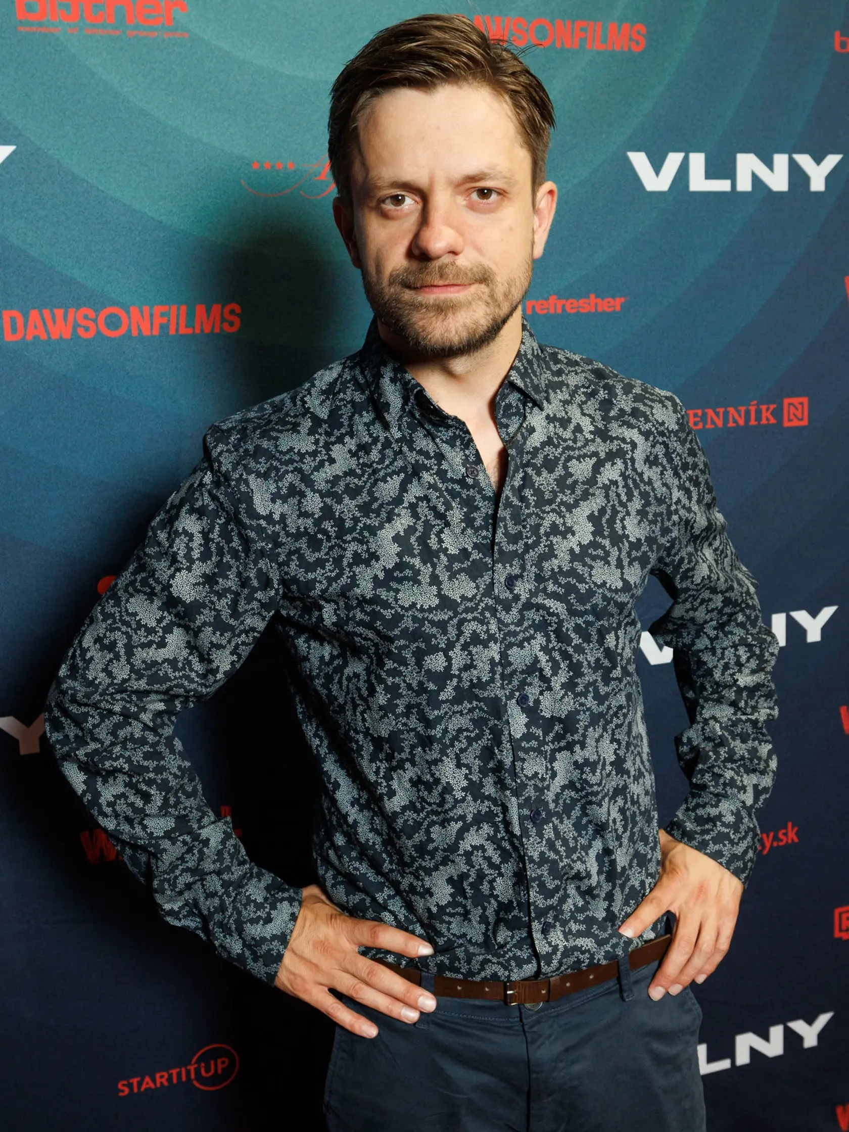 Jiří Mádl patrí medzi najúspešnejších českých hercov a režisérov. Lieta z role do role a na čo siahne,  to diváci veľmi dobre prijímajú.