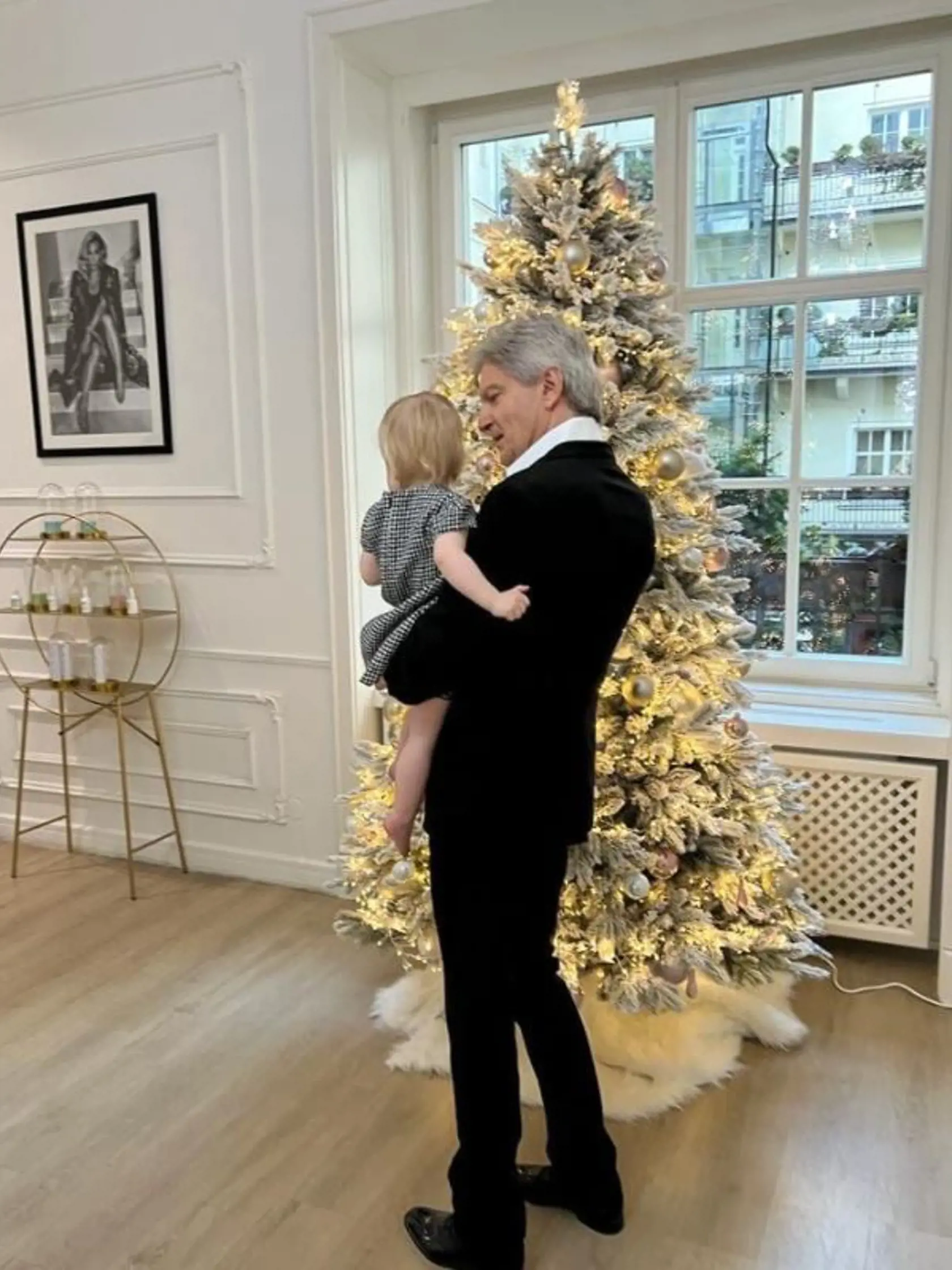 Erika Judínyová sa s fanúšikmi delí o súkromie. Už viackrát ukázala, ako ich dcérka Ella rastie. Na fotke s ocinom Števom Skrúcaným.
