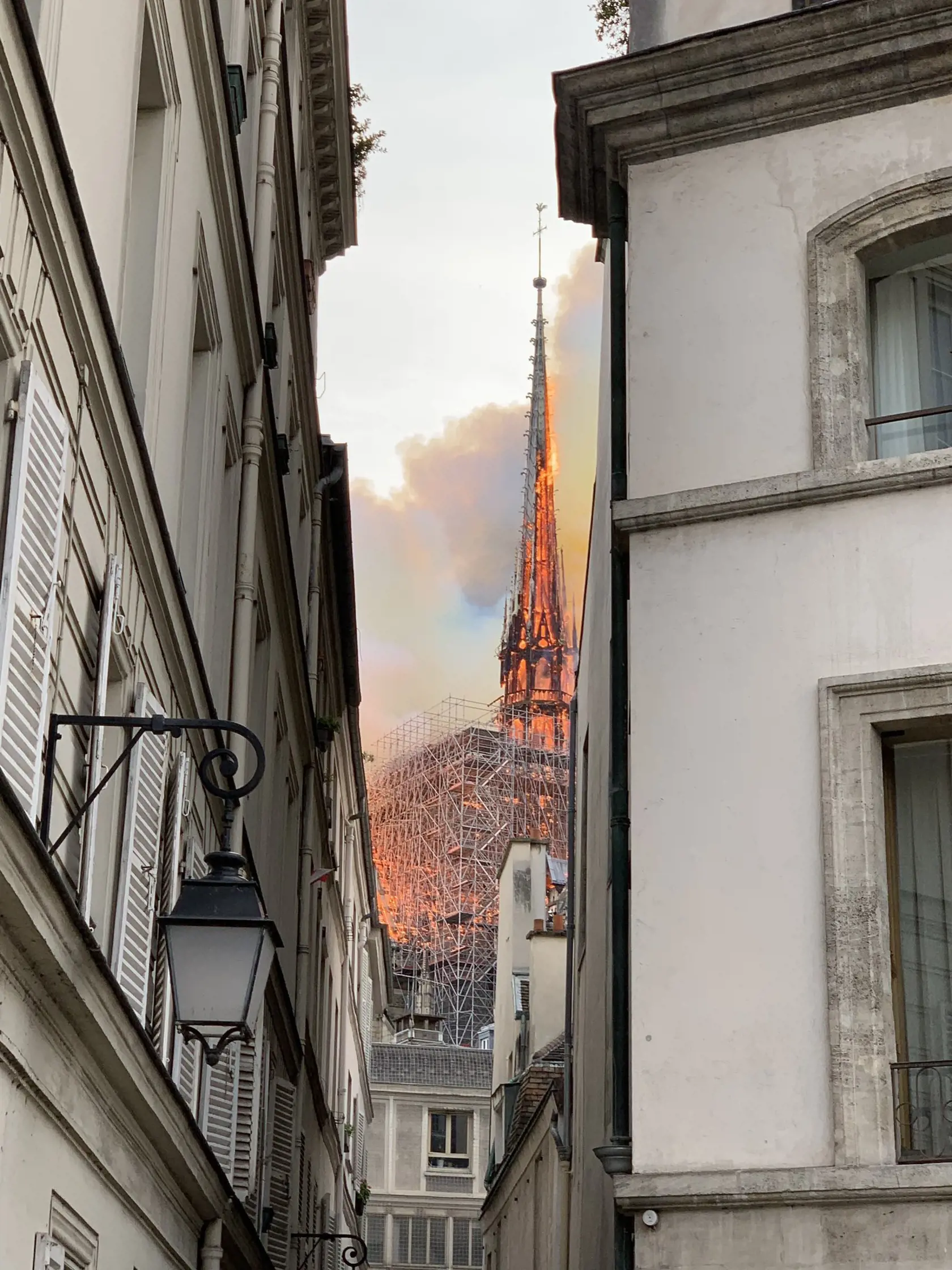 Notre Dame v plameňoch