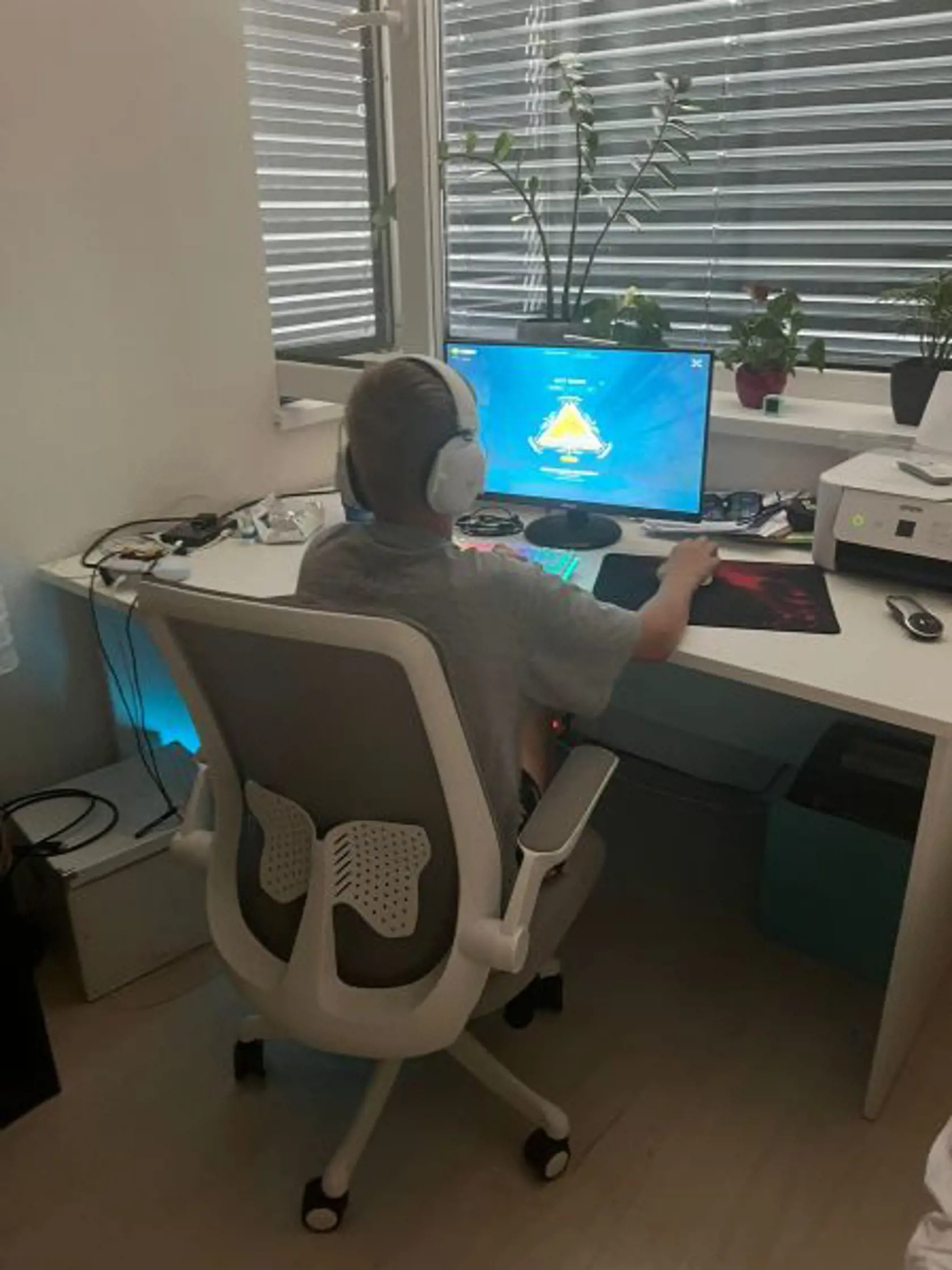 Adam má 14, takže nám zasvätene vysvetlil, ako to so slangom tínedžerov je.