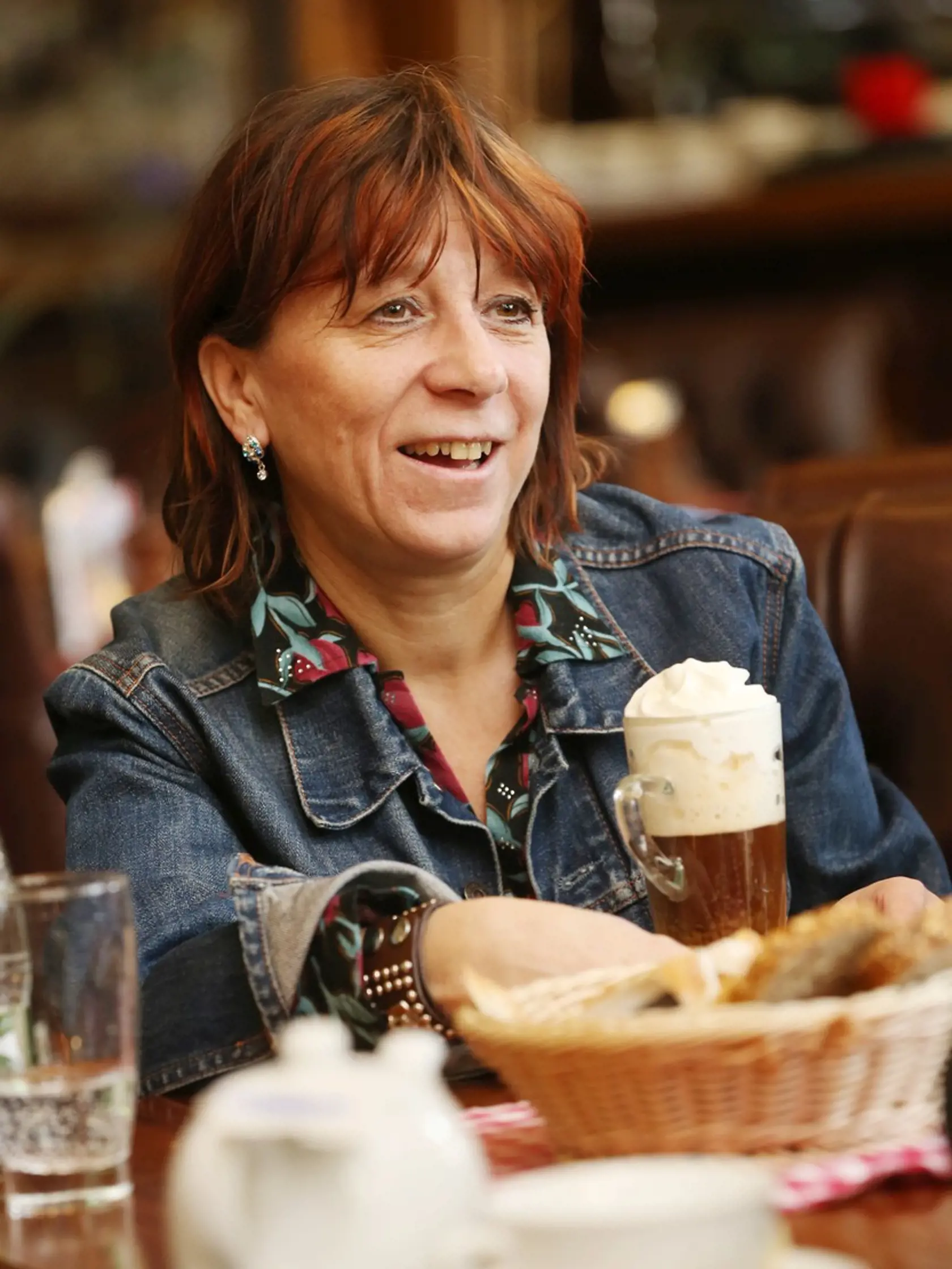 Herečka Fišerová si zahrala knihovníkovú pomocníčku.
