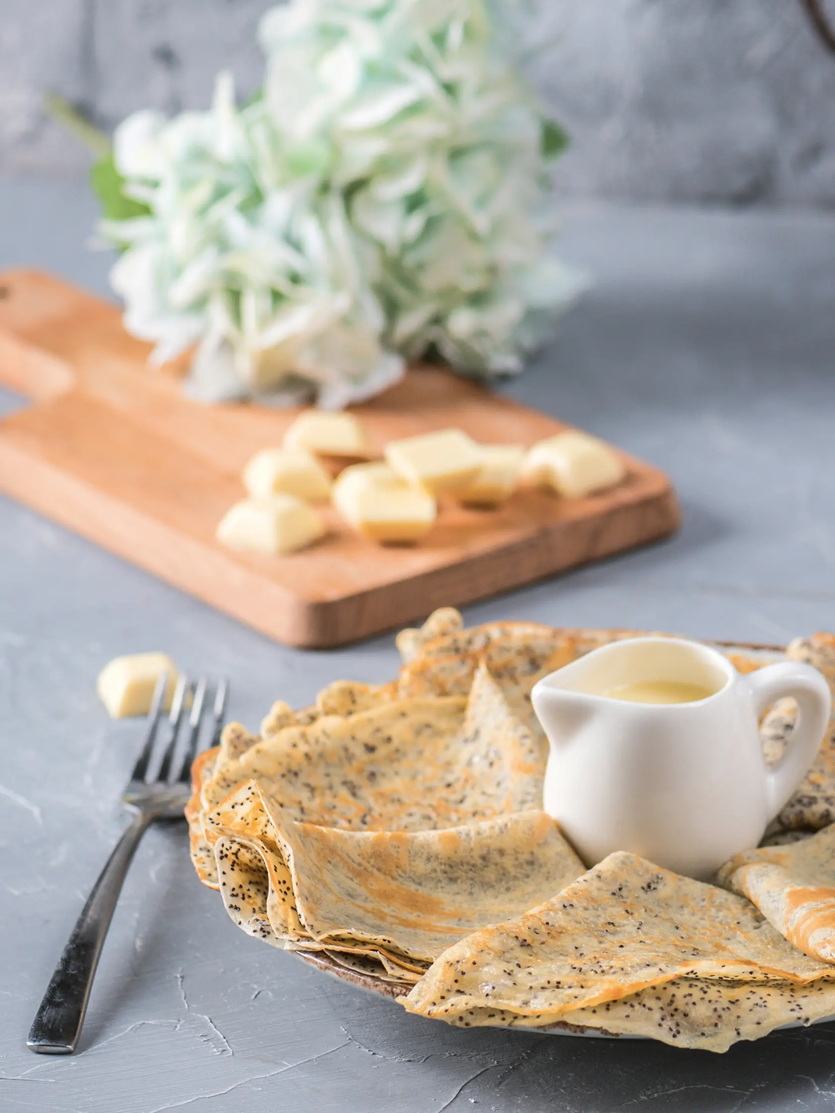 Makové palacinky s čokoládovou omáčkou