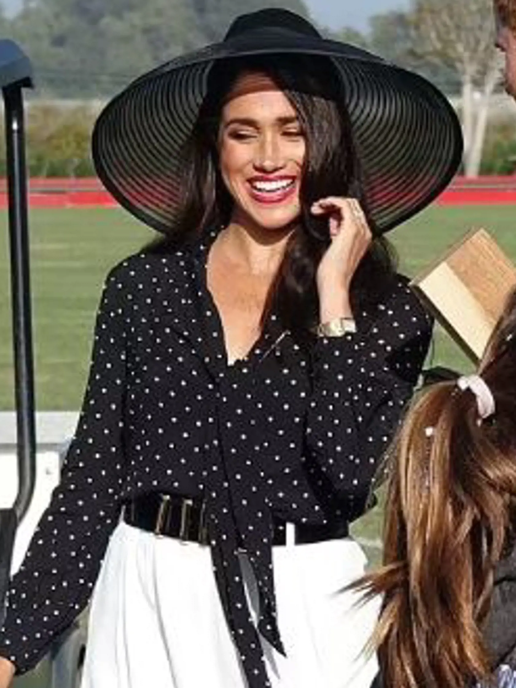 Meghan mala oblečený outfit podobný tomu, ako mala princezná Diana.