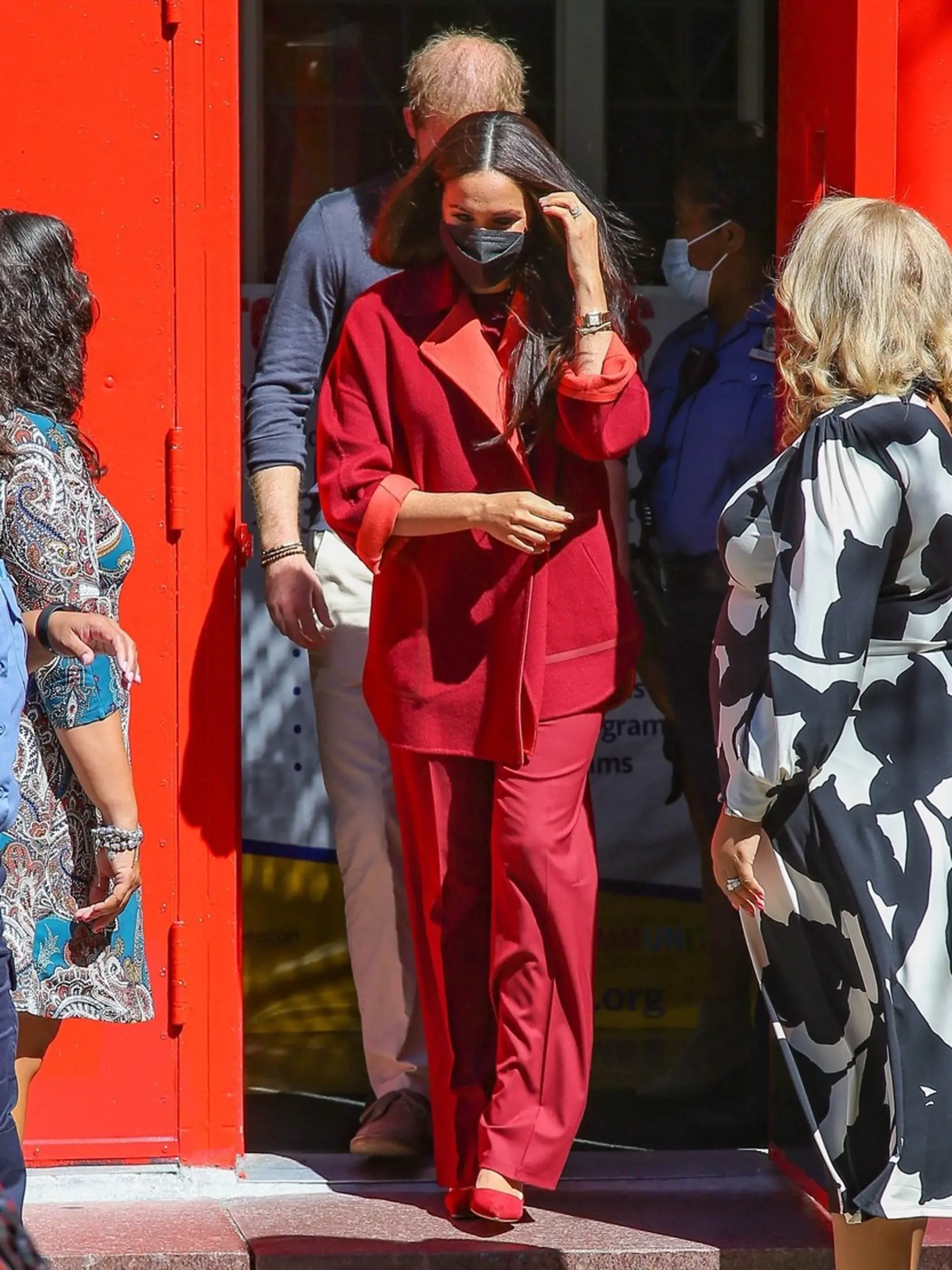 Meghan Markle a princ Harry na návšteve základnej školy.