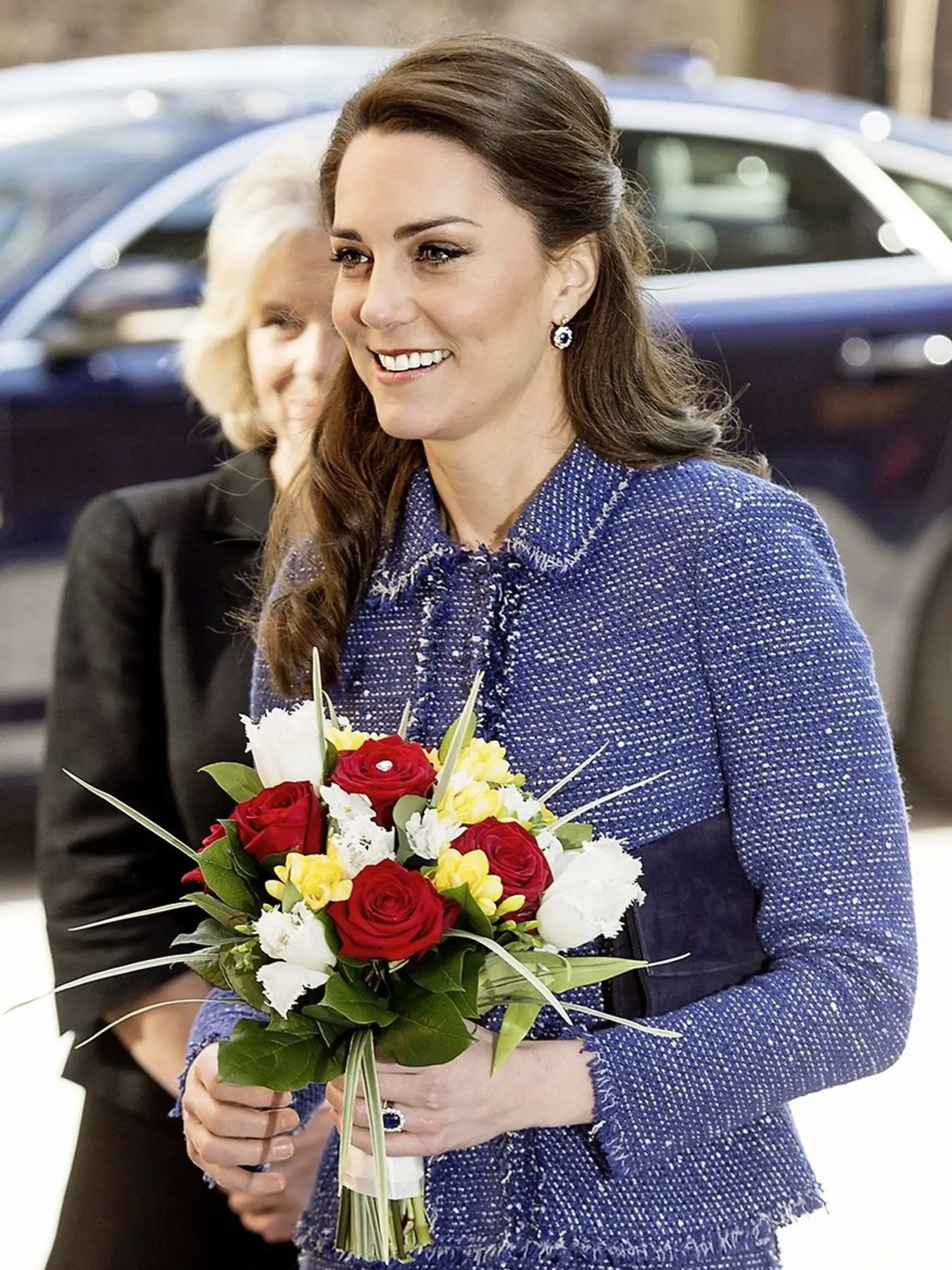 Princ William momentálne so svojou manželkou vychováva tri deti. Dve najstaršie, princ George a princezná Charlotte, už chodia do školy. S výchovou a starostlivosťou o najmladšieho princa Louisa pomáha rodičom kráľovské služobníctvo, vďaka ktorému zvláda Kate rolu matky o čosi ľahšie.