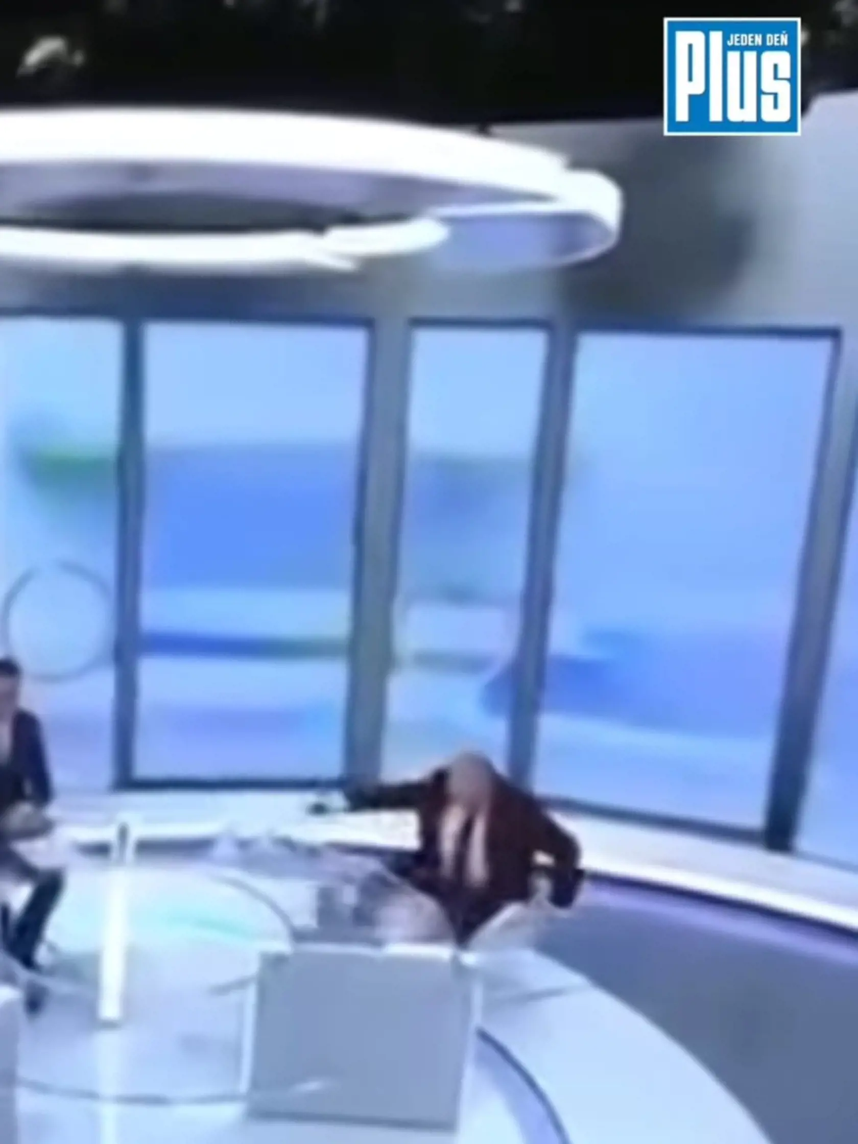 Rudolf Huliak spadol zo stoličky po skončení relácie. Napokon sa však postavil na vlastné nohy a tak sa mu zrejme nič vážne nestalo.