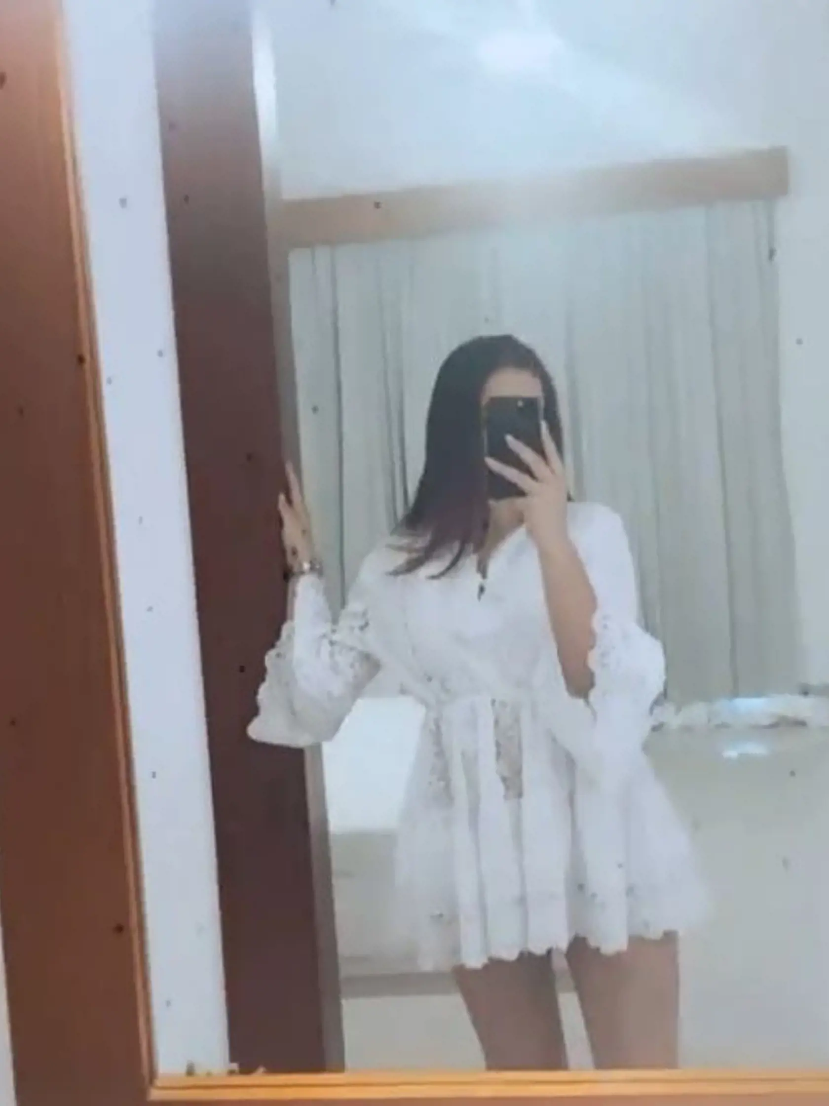 V poslednej dobe totiž so zverejňovaním záberov poriadne pritvrdila a čoraz častejšie na fotografiách predvádza svoje ženské krivky v sexi pózach a hlbokých dekoltoch.