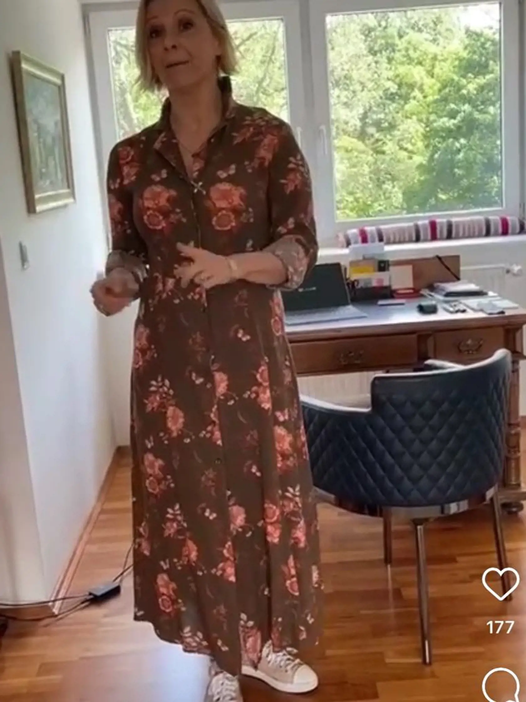 V pracovni u Tatiany dominuje písací stolík v rustikálnom prevedení.
