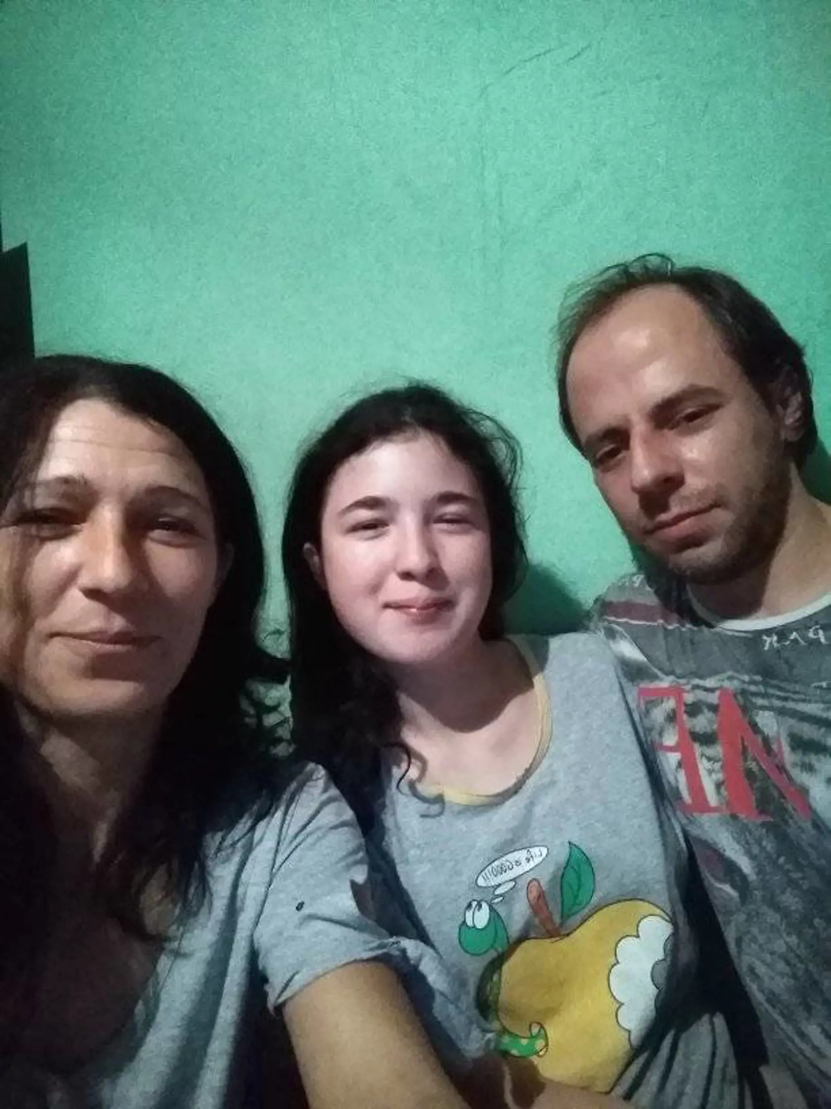 Andrej so svojou snúbenicou a budúcou svokrou.