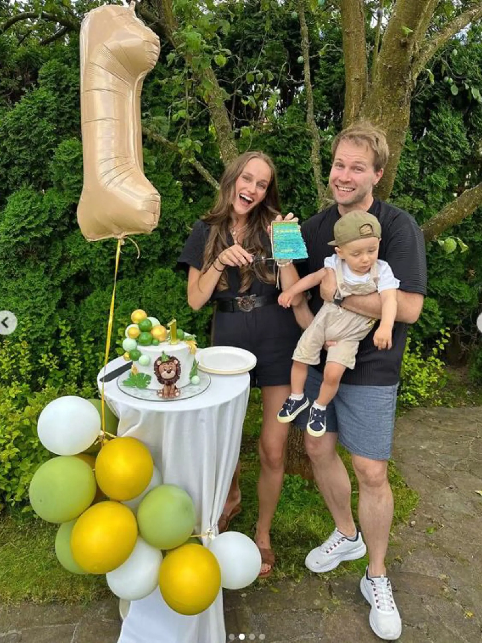 Tomáš Bezdeda a jeho manželka počas oslavy prvého rôčka ich synčeka oznámili, že čakajú druhé bábätko.