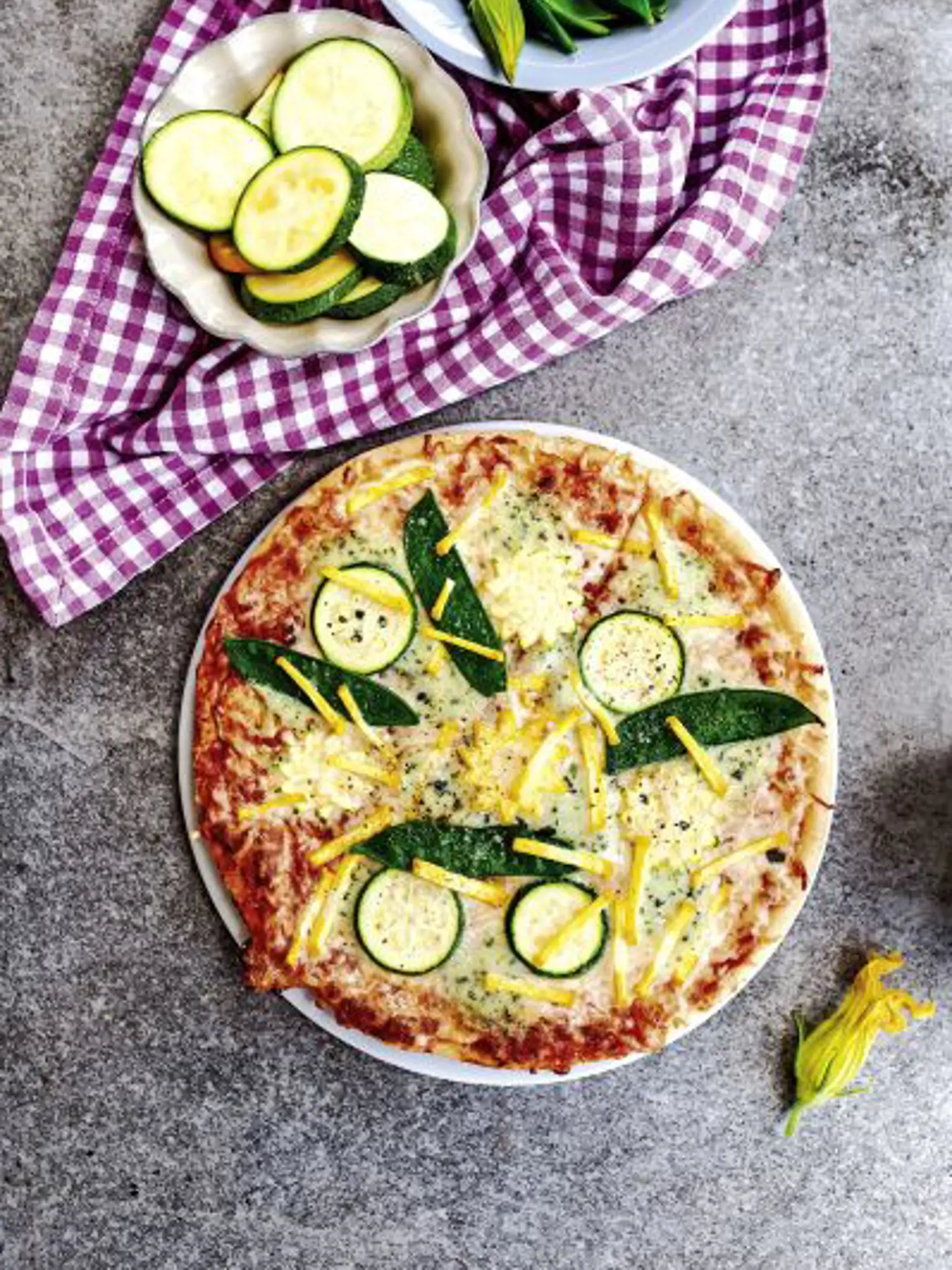 Pizza s dvojfarebnou cuketou