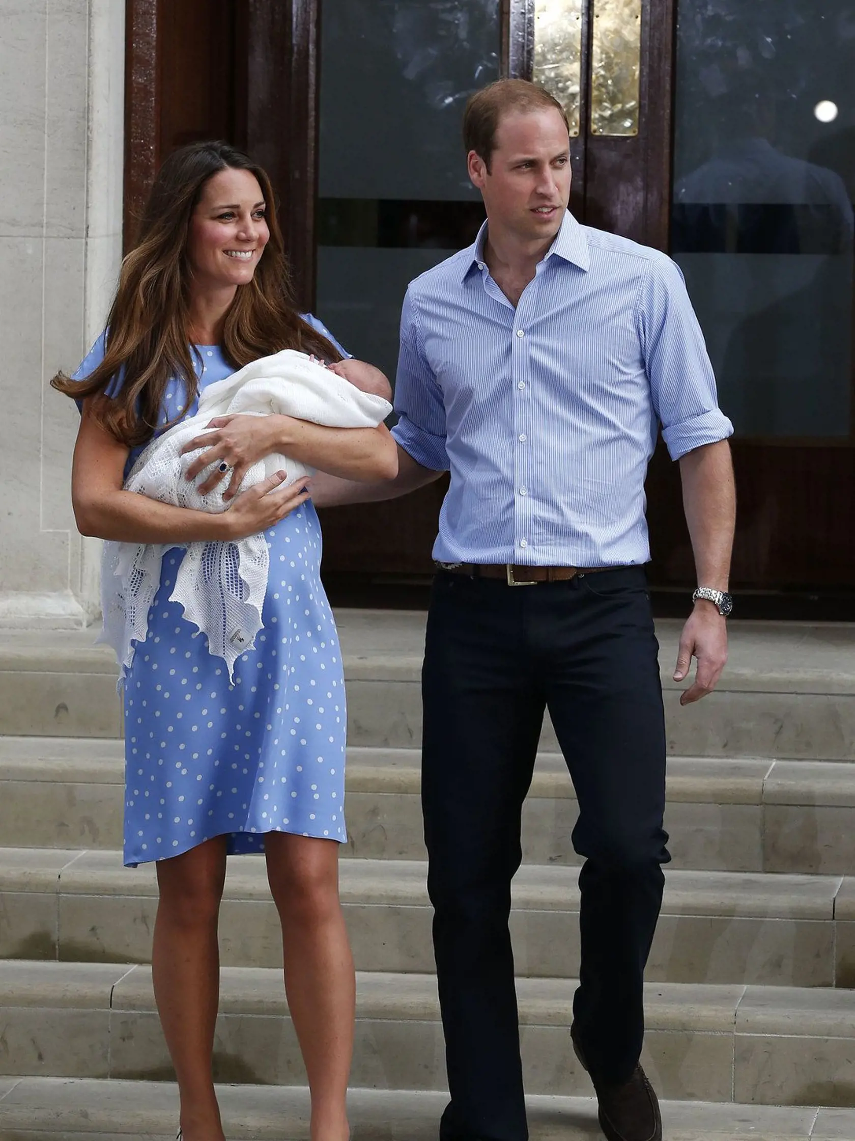 William a Kate vyšli so svojím synčekom pred