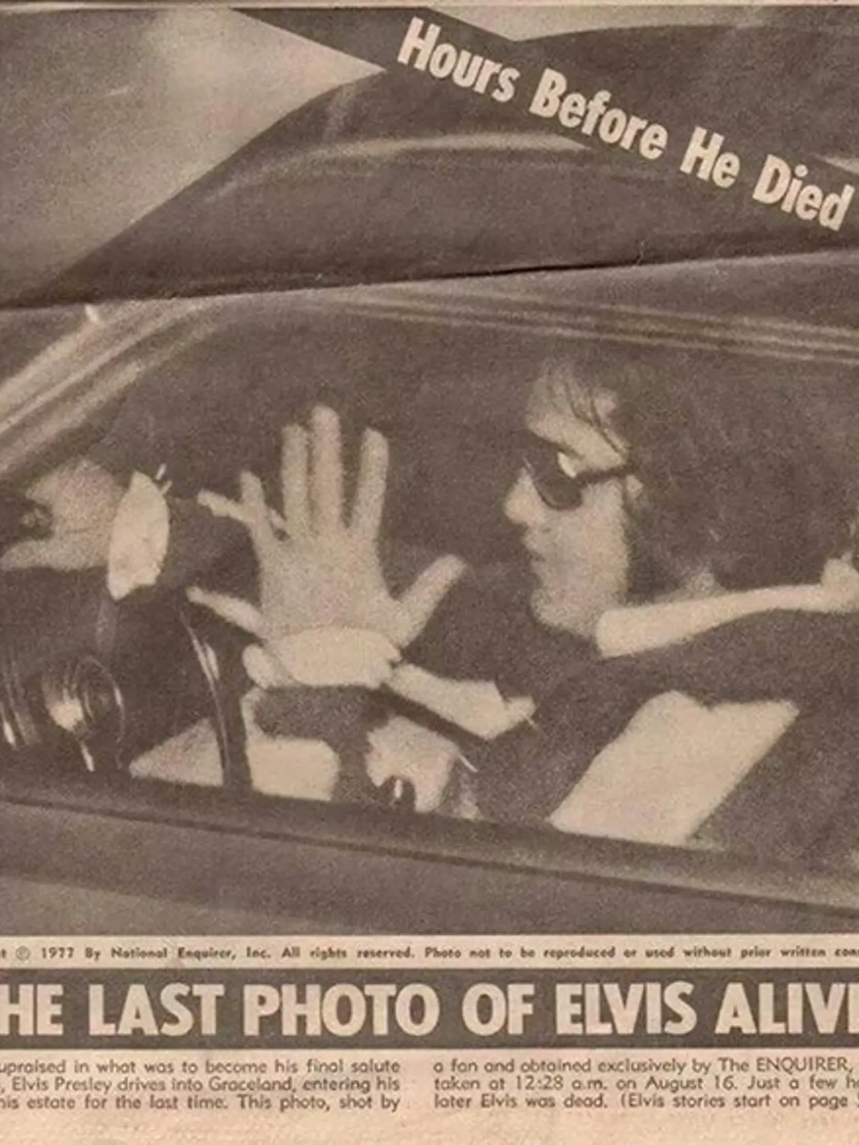 Hodiny pred tým, než Elvis vo veku 42 rokov zomrel.