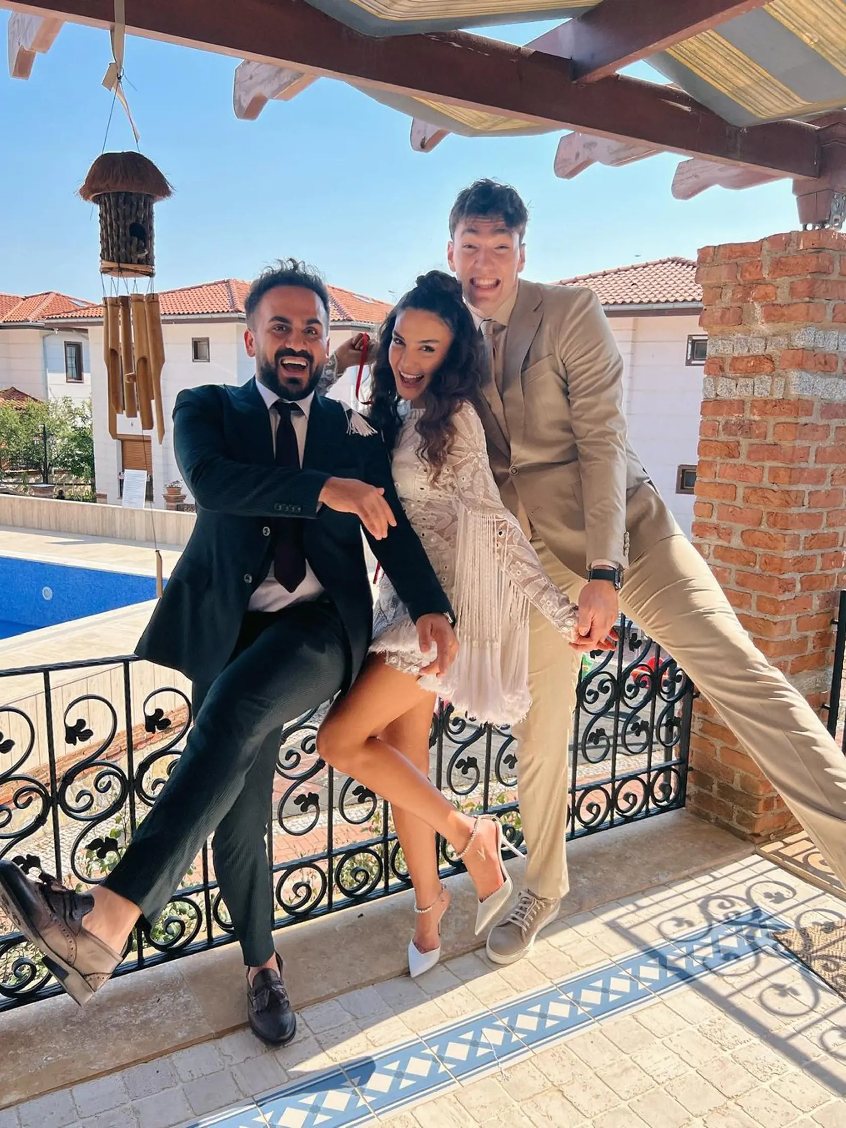 Zásnuby spojené s narodeninami Ebru Şahin alias Reyaan zo seriálu Spútaný motýľ. Svadba s basketbalistom Cedim Osmanom bude 7. júla.