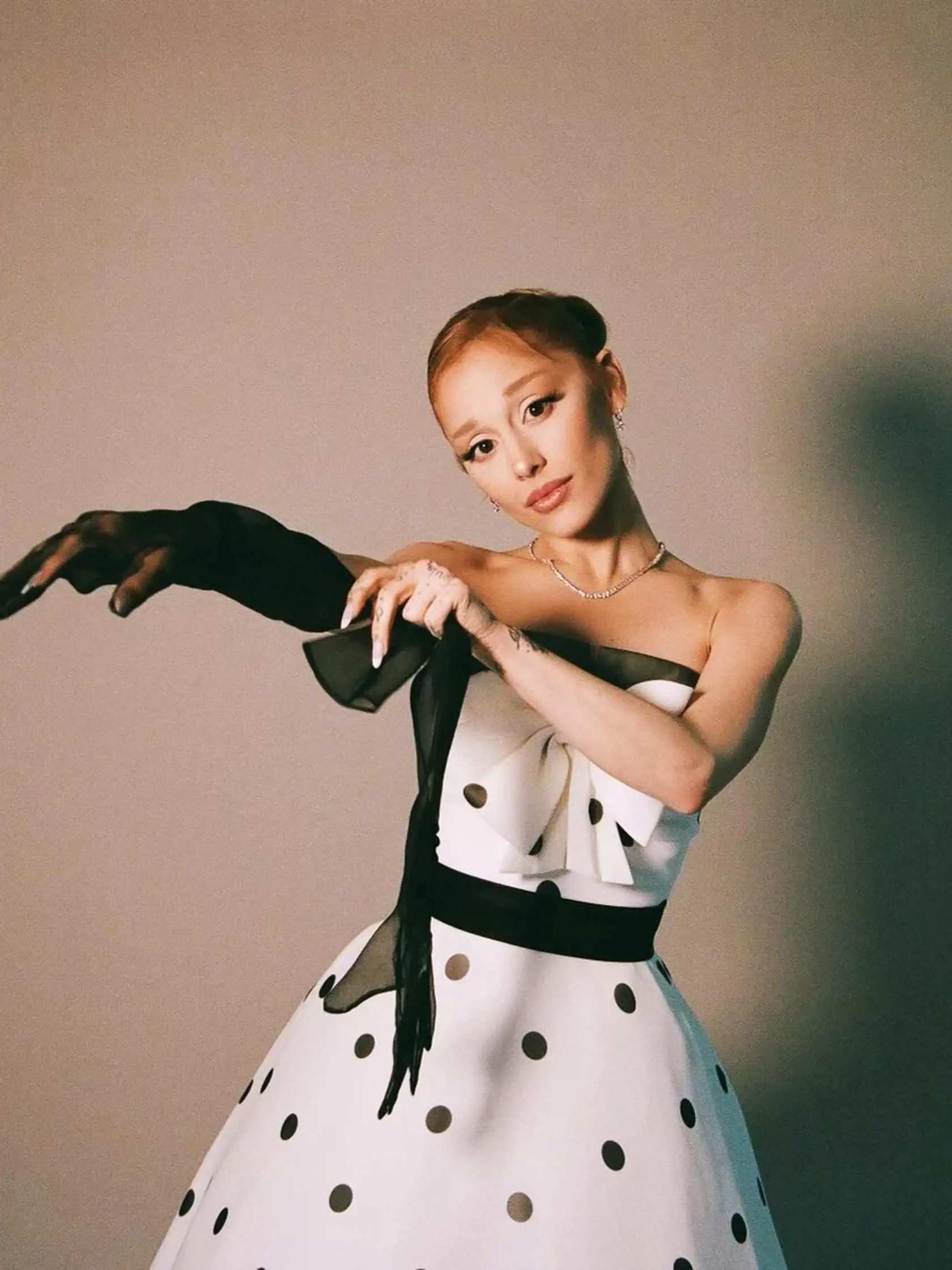 Ariana Grande pôsobí nezdravo až choro, čo si všimli aj jej fanúšikovia.