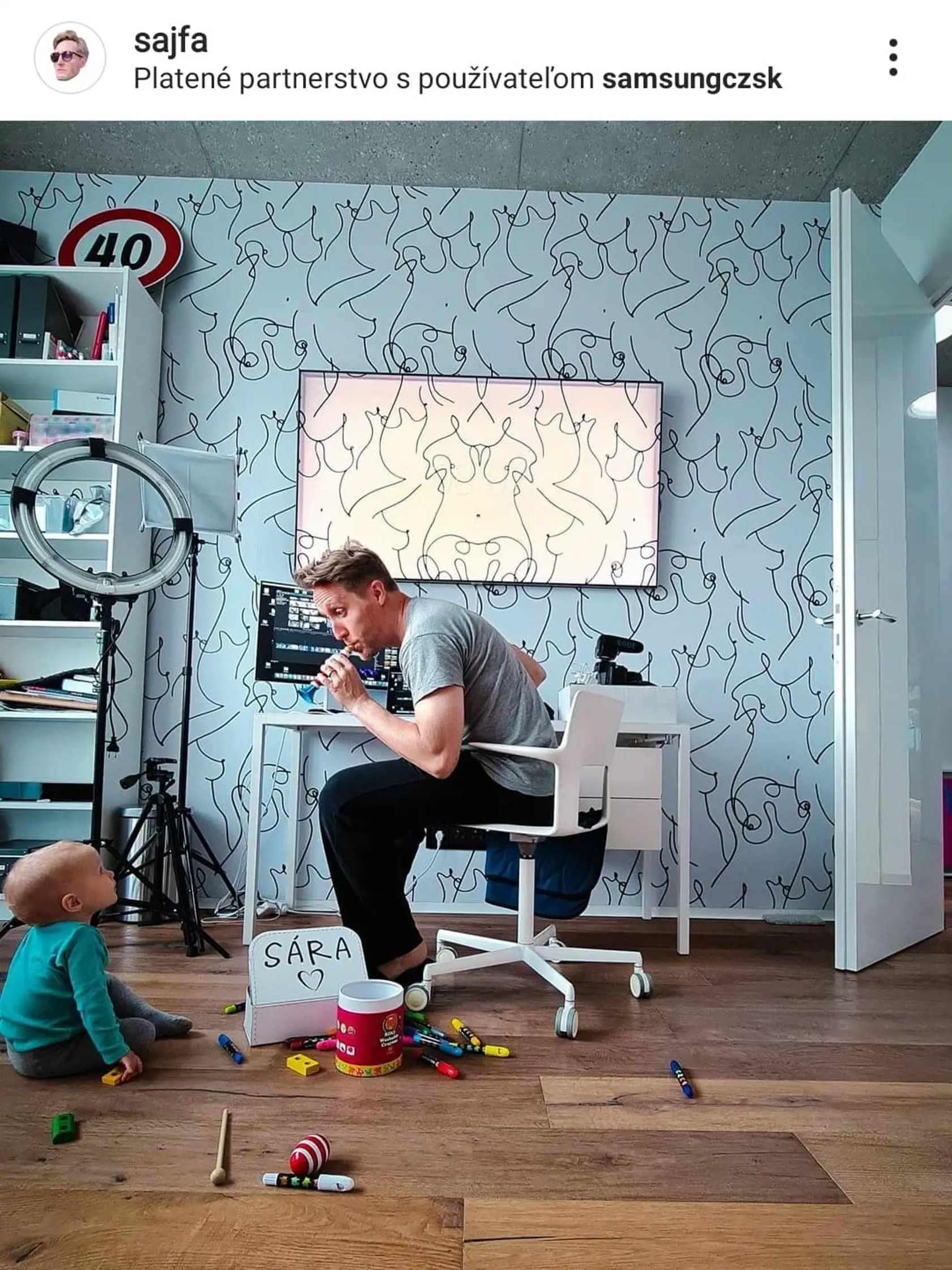 Pracovňa, v ktorej Sajfa strihá svoje videá.