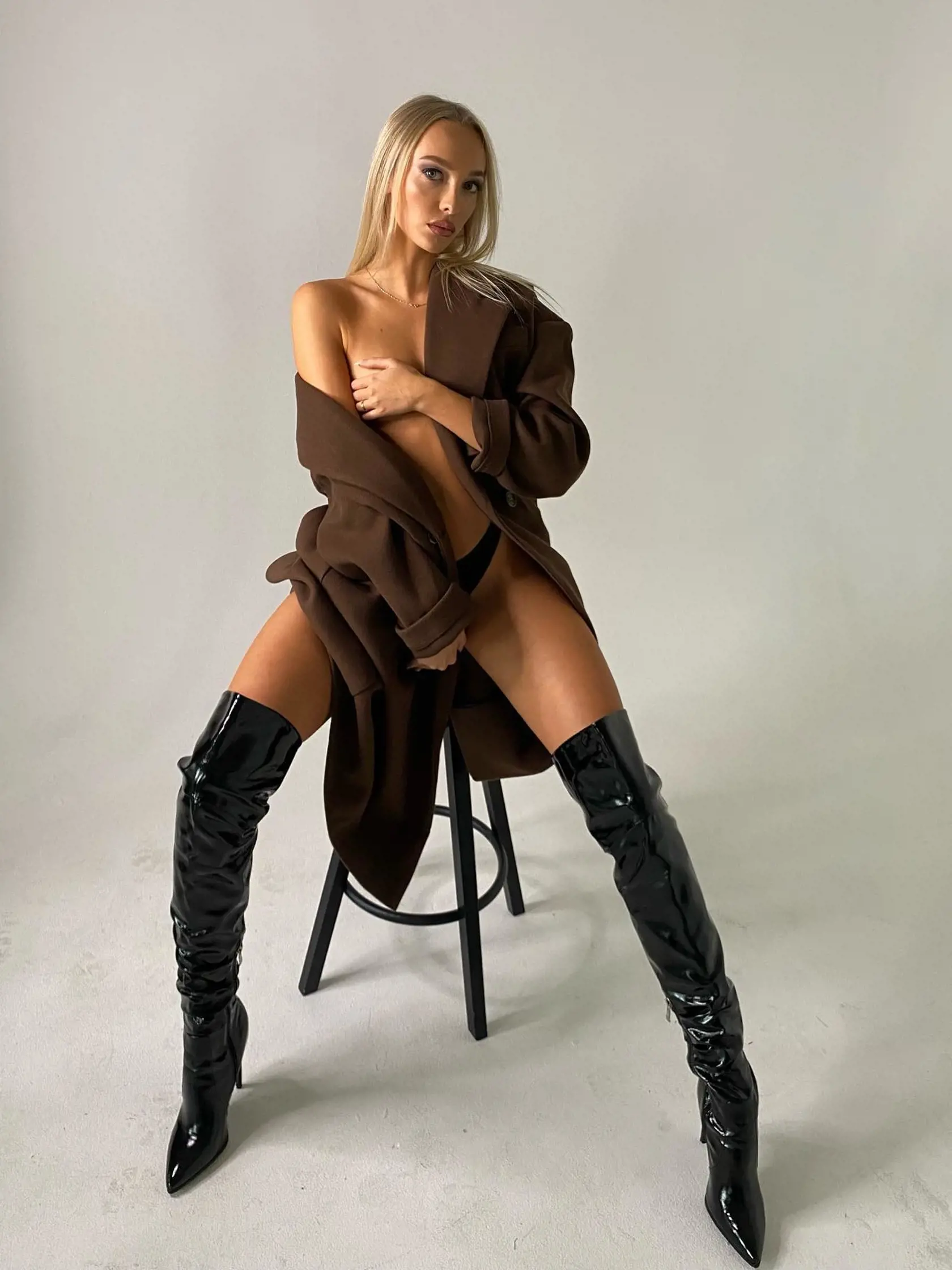 Frederika sa uchádza o srdce fešáka Radka, na Slovensku je známa skrz svoje módne a influencerské spolupráce