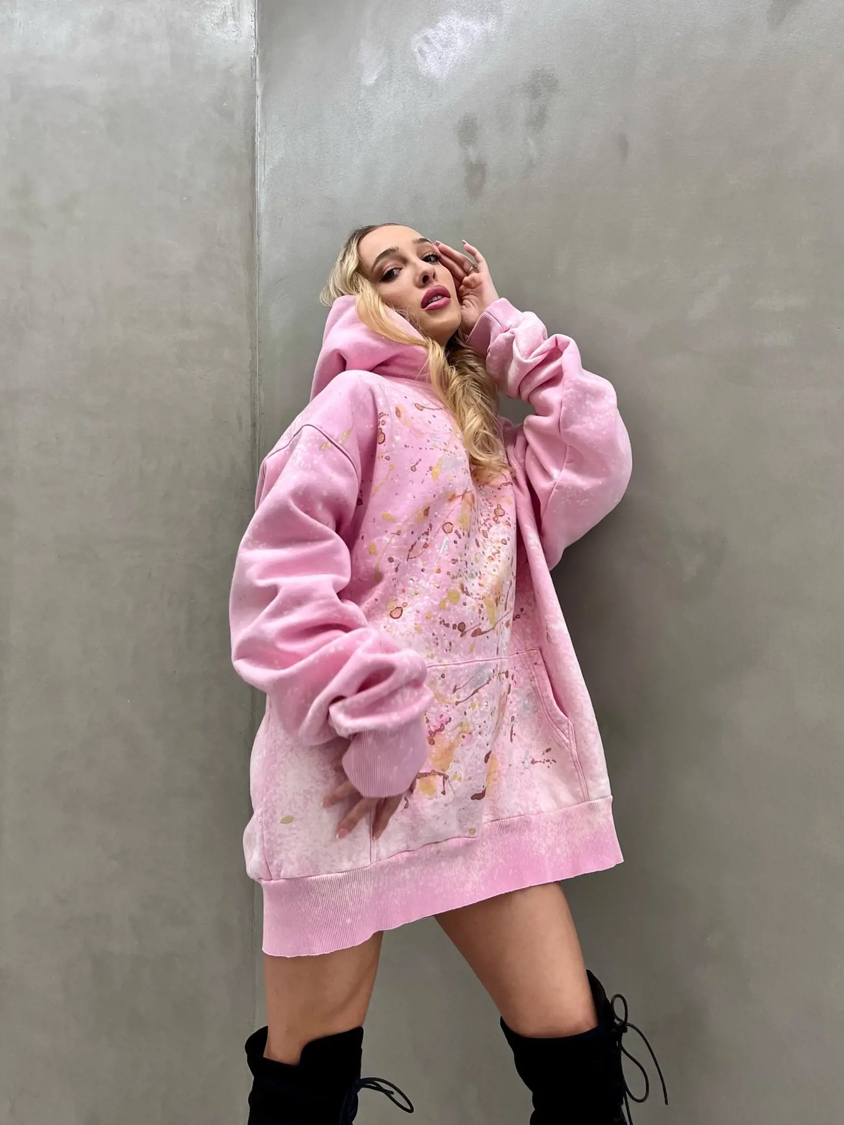 Frederika sa uchádza o srdce fešáka Radka, na Slovensku je známa skrz svoje módne a influencerské spolupráce