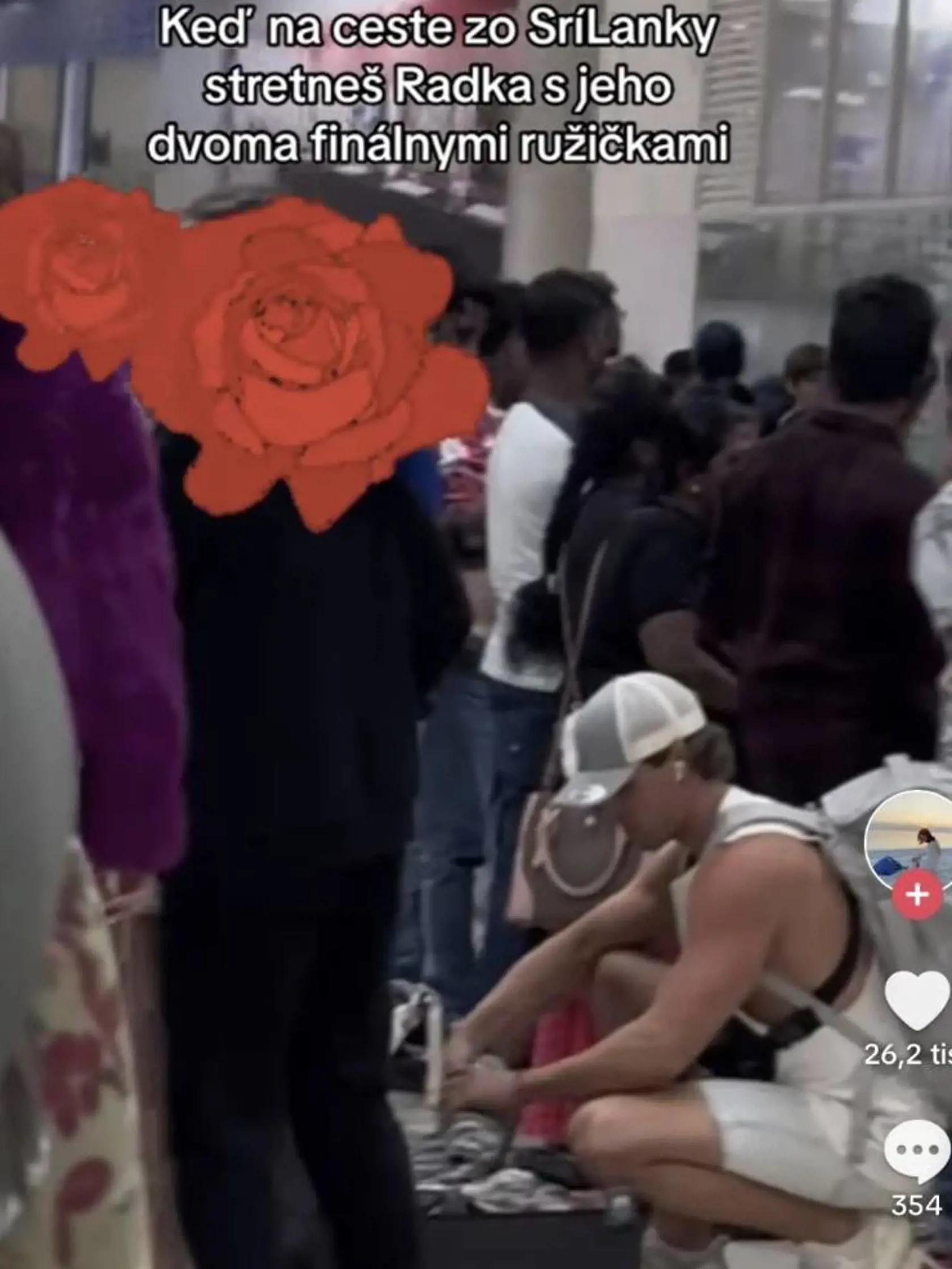 Fanúšička zverejnila video na sociálnej sieti Tik Tok, kde je jasne vidieť Radka, ako cestuje domov s dvoma finalistkami. Pre zachovanie prekvapenia im slečna na videu prekryla tváre ružami. Kto by to mohol byť?
