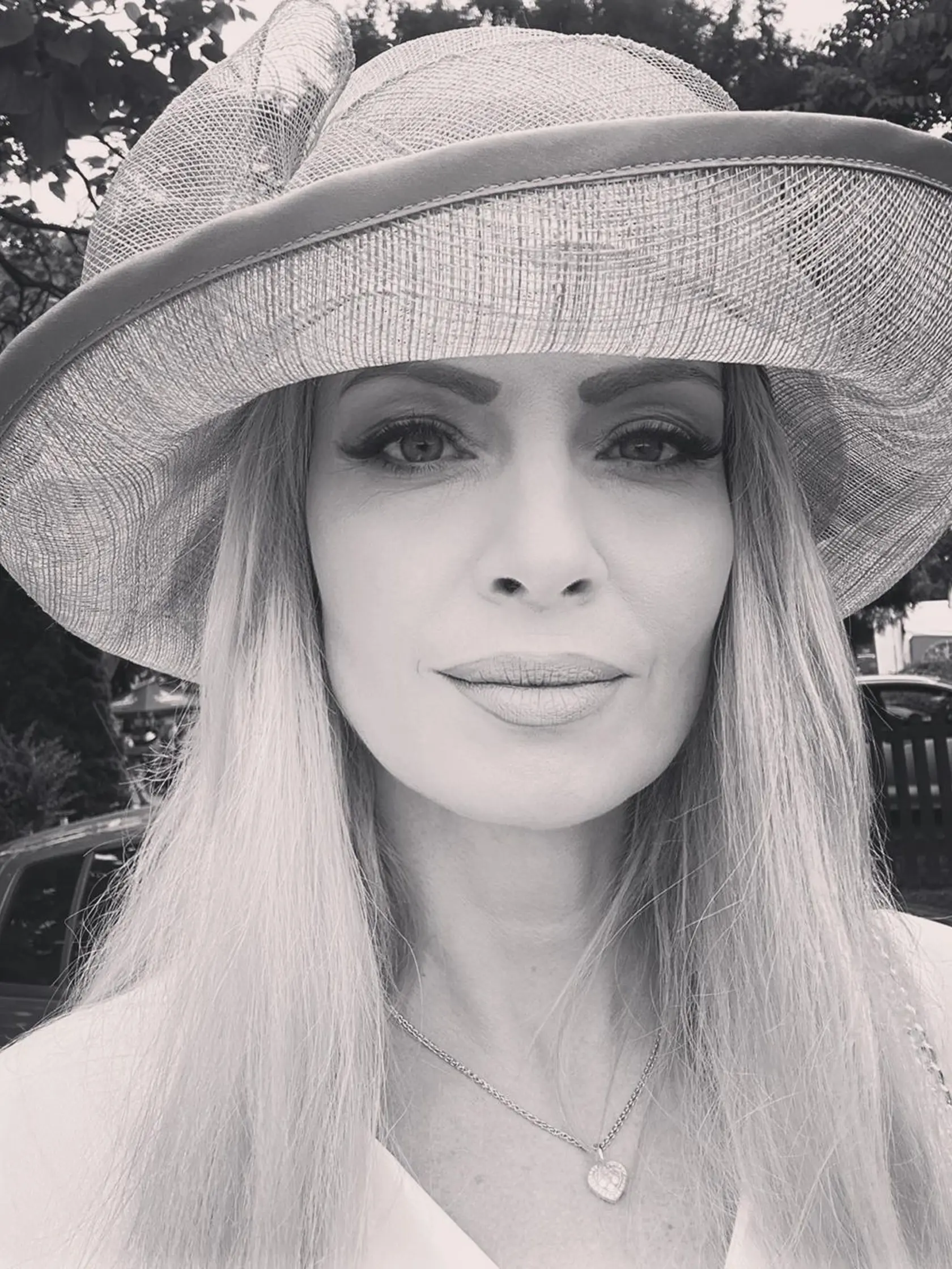 Marianne tento imidž veľmi pristane.