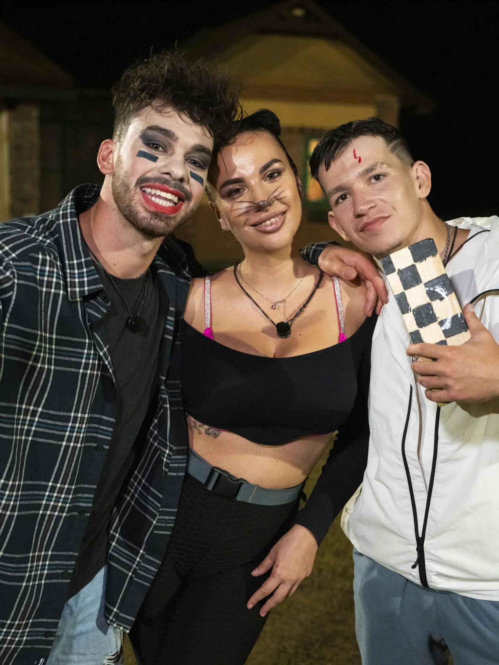 Matúš, Lenka a pán Hruška na halloweenskej párty.