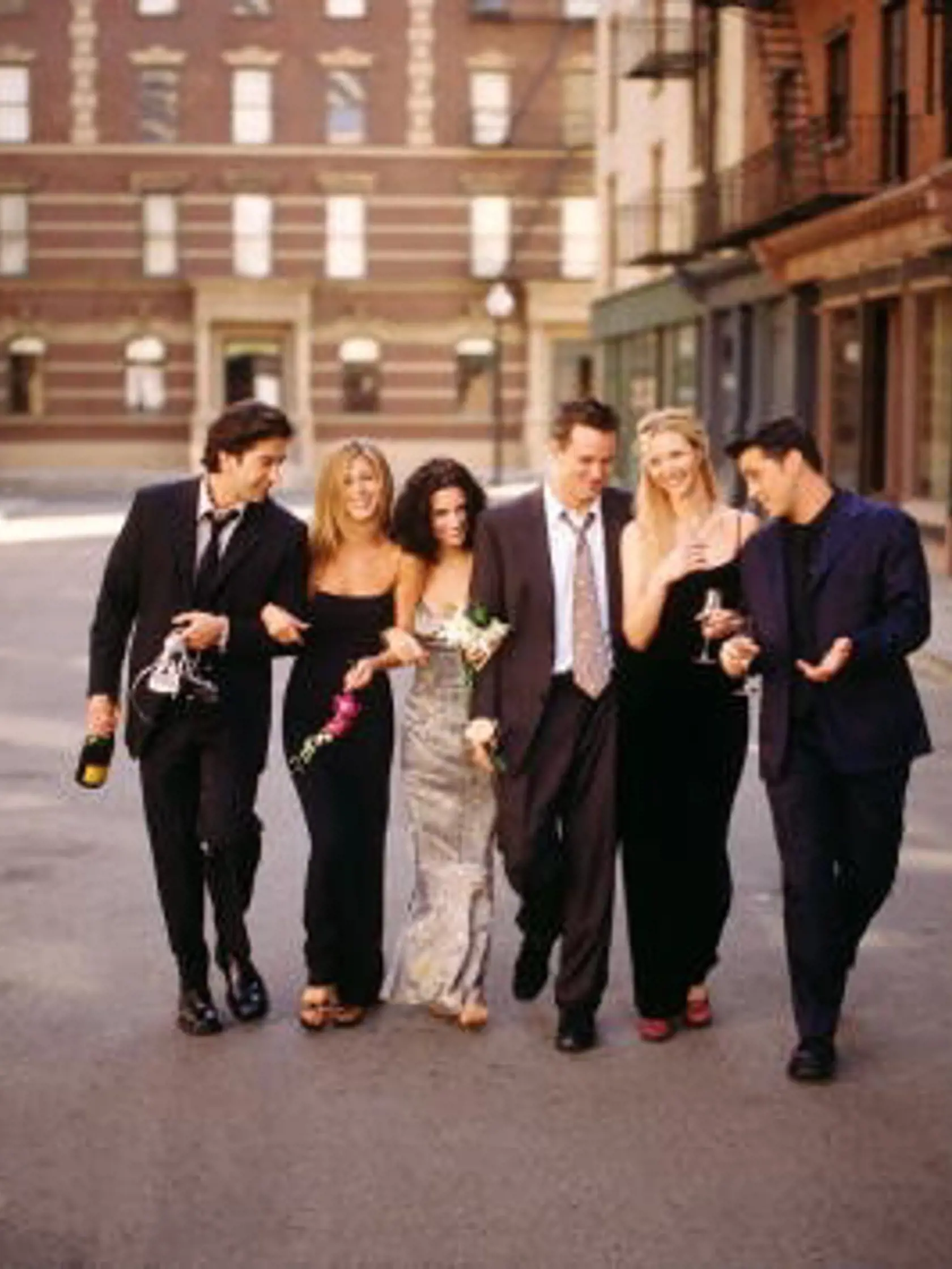 385848 01: Cast members of NBC's comedy series "Friends." Pictured: David Schwimmer as Ross Geller, Jennifer Aniston as Rachel Green, Courteney Cox as Monica Geller, Matthew Perry as Chandler Bing, Lisa Kudrow as Phoebe Buffay, Matt LeBlanc as Joey Tribbiani. (Photo by Warner Bros. Television)