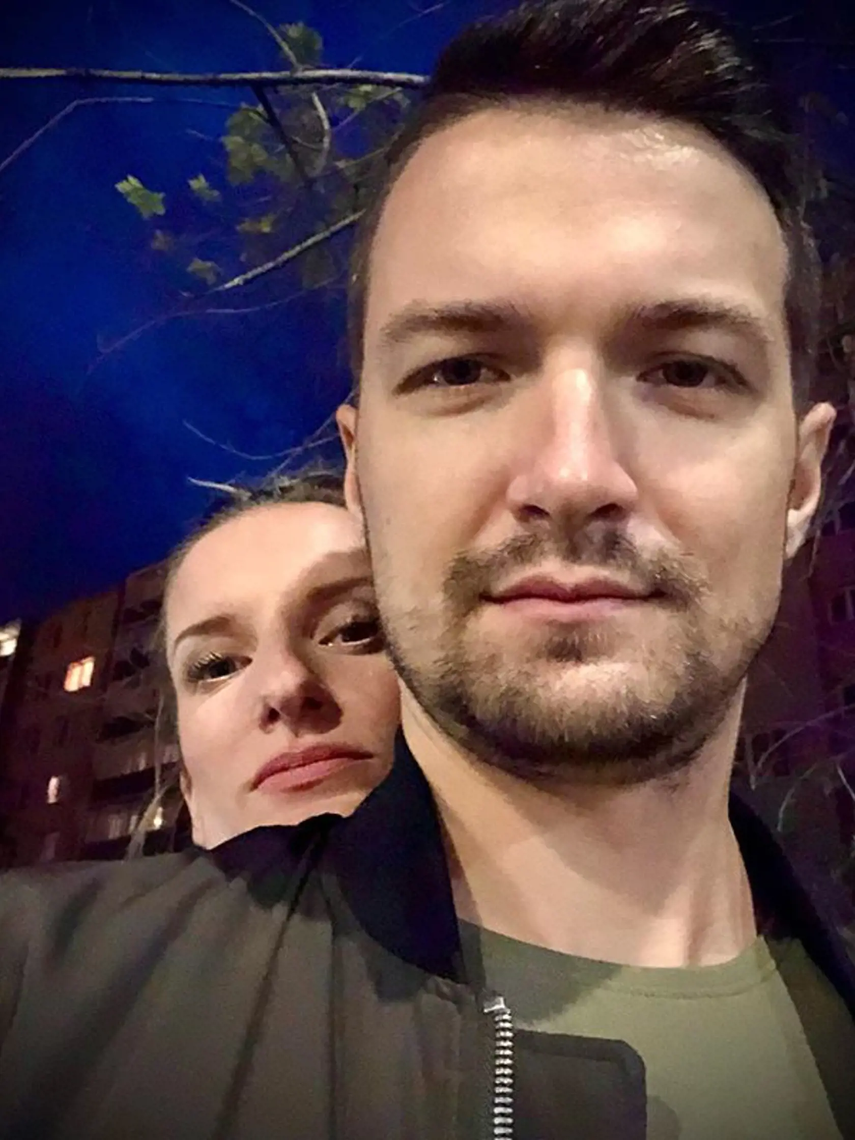 Adela Vinczeová a Viktor Vincze doma v Karlovke