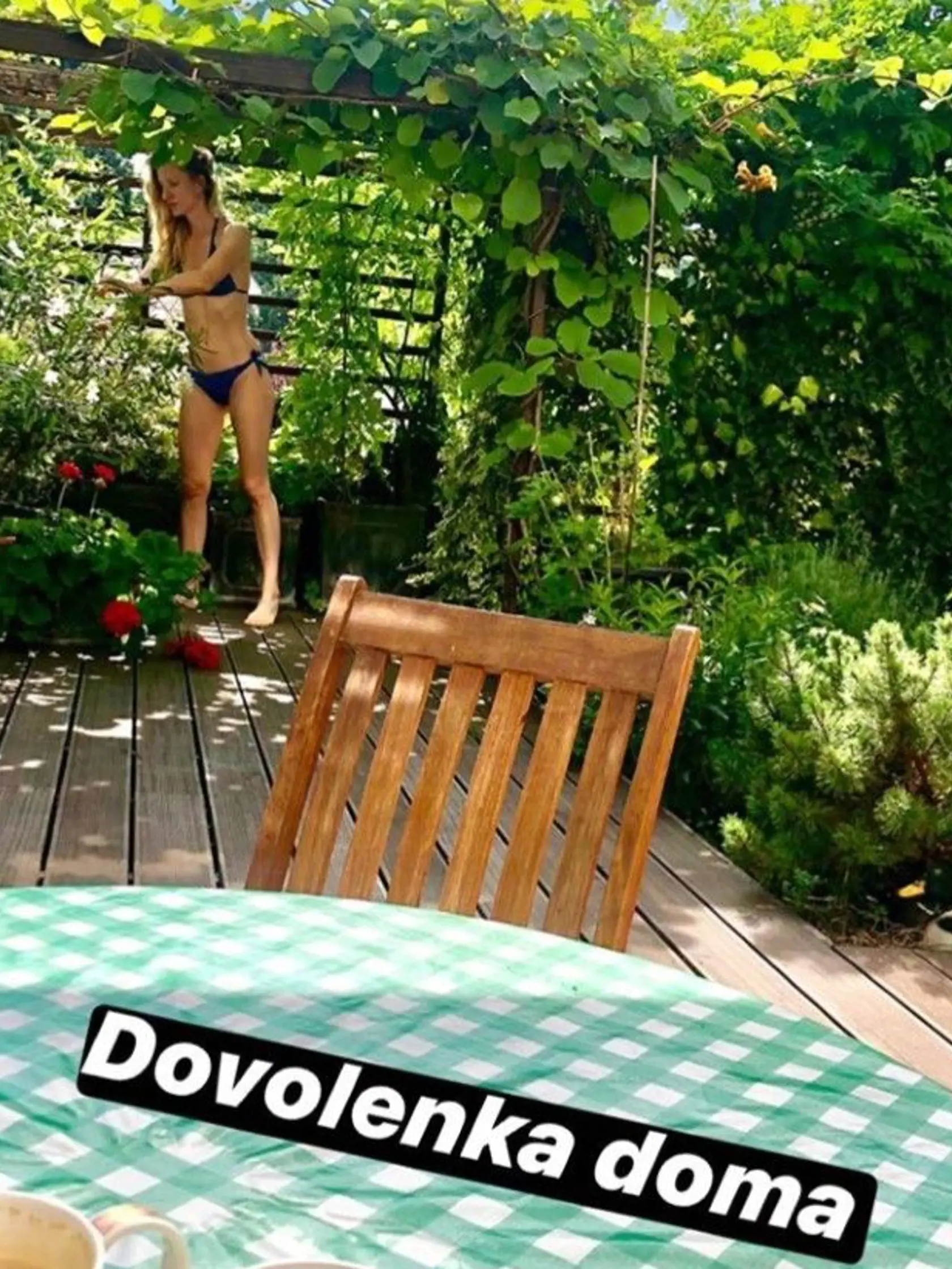 Adela predviedla štíhlu postavičku. V plavkách u nich na terase ju vyfotil manžel Viktor Vincze.