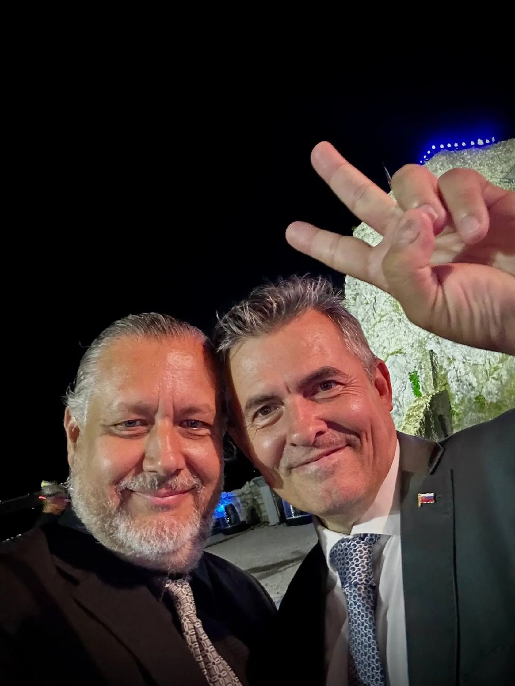 Lukáš Machala zmenil imidž a na Devín dorazil spolu s Oskarom Rózsom.