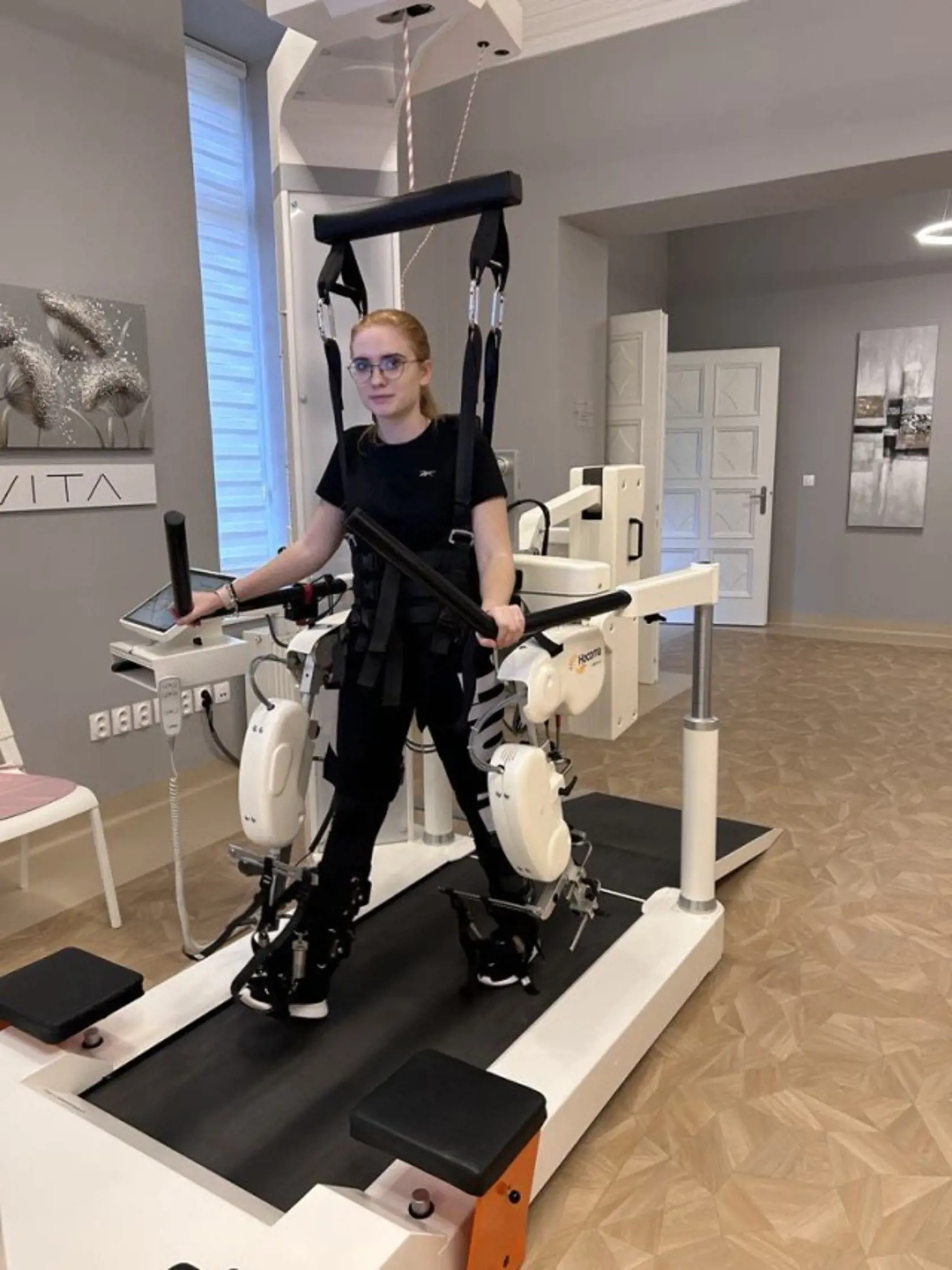 Nasledovali mesiace a roky náročných rehabilitácií, ktoré podstúpila, aby získala aspoň časť svojho starého života späť.