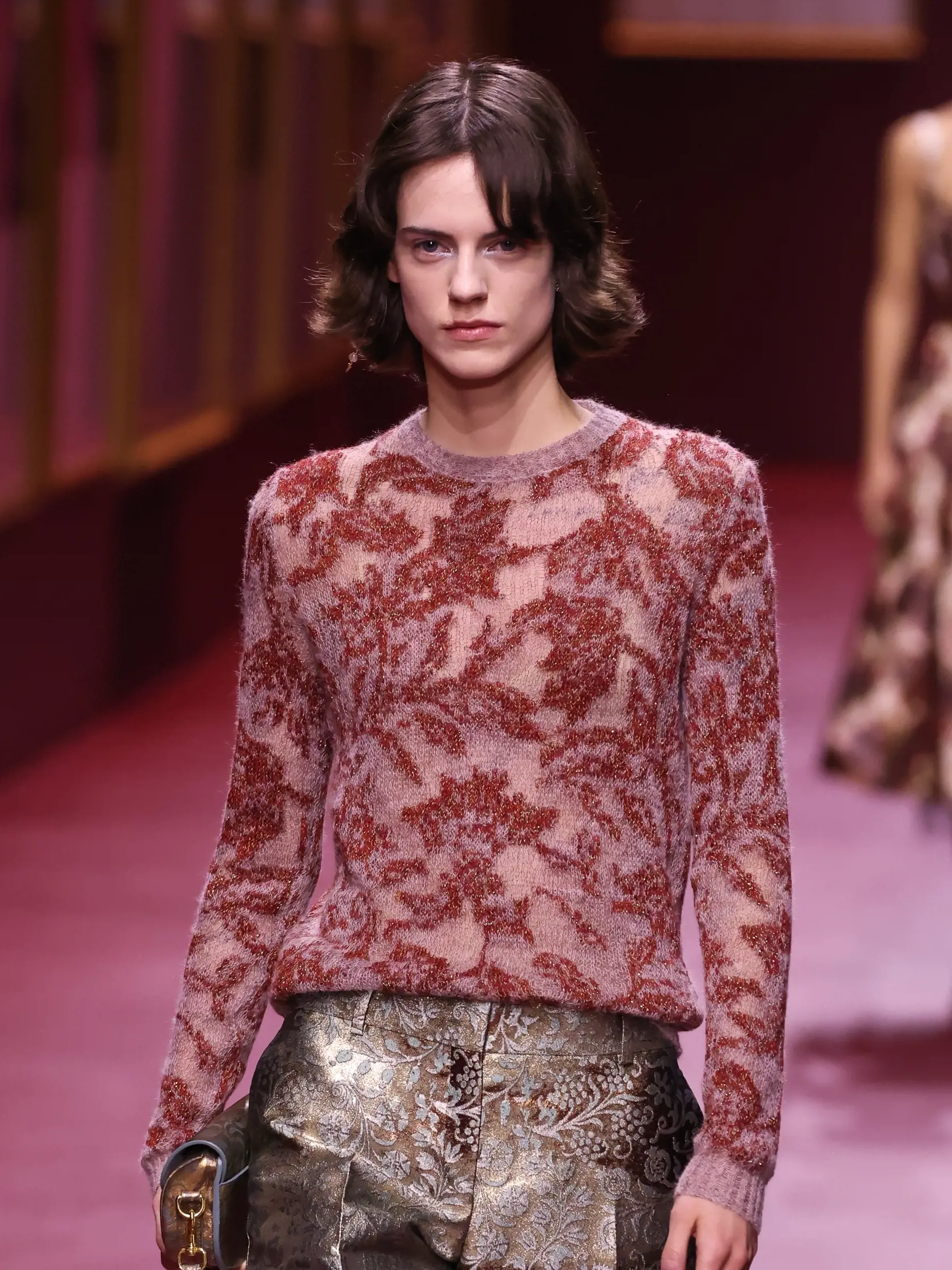 Dior: Žakárový motív vám dodá retro nádych. Skvele vyzerá v kombinácii tón v tóne.