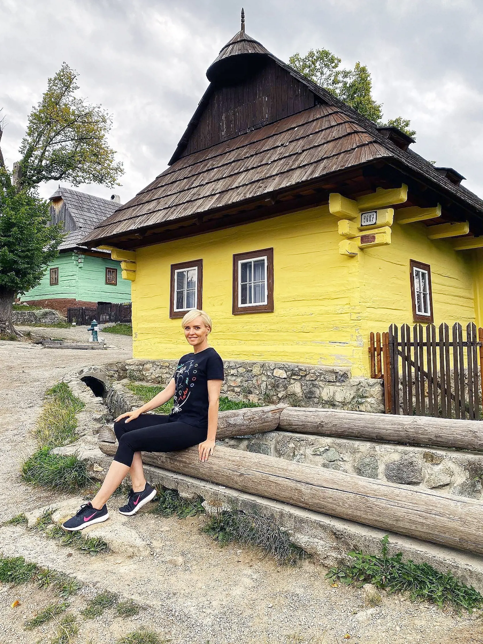 V lete si užívala Slovensko – zastavila sa aj vo Vlkolínci.