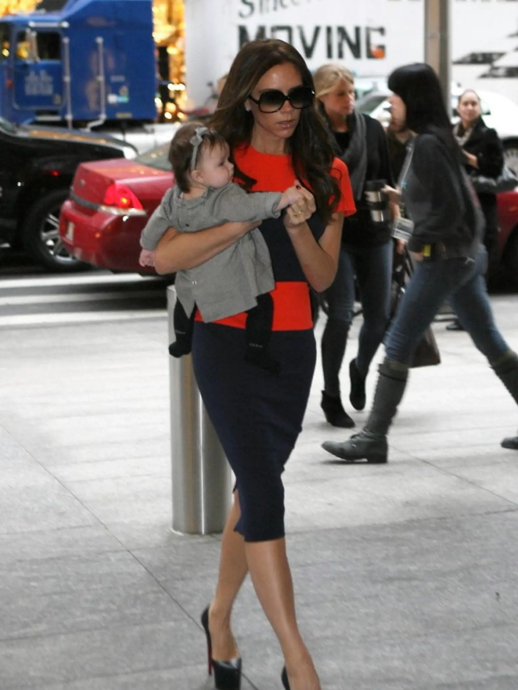 Speváčka a módna návrhárka Victoria Beckham si