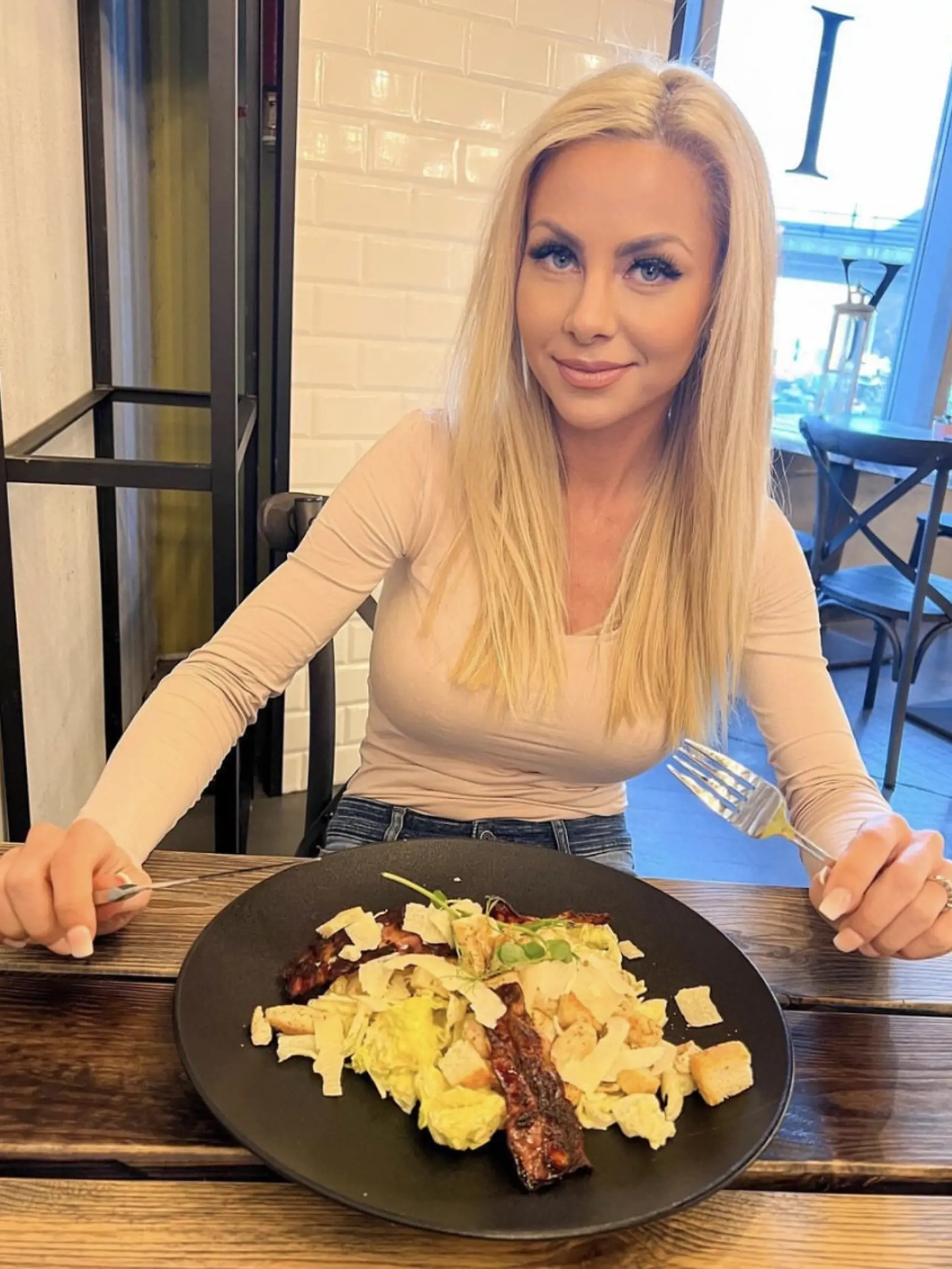 Monika je snúbenicou Černáka.
