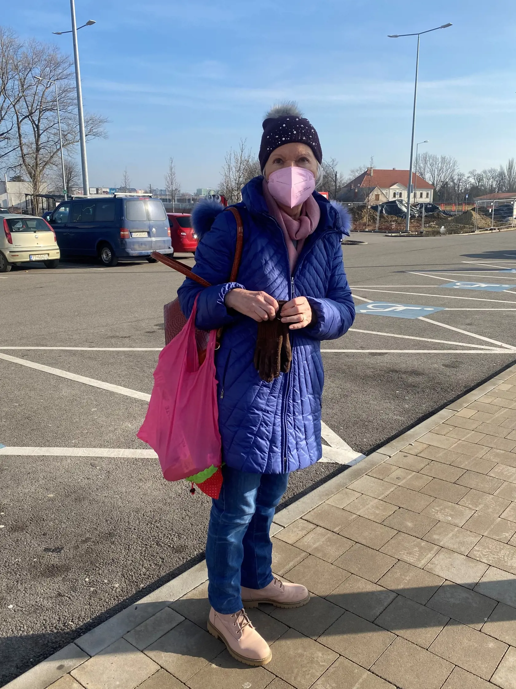 Anna (73): „Takéto potraviny si zásadne kupujem, ale nie z dôvodu toho, že usporím, ale preto, aby sa to nevyhadzovalo. Takže som určite za to.“