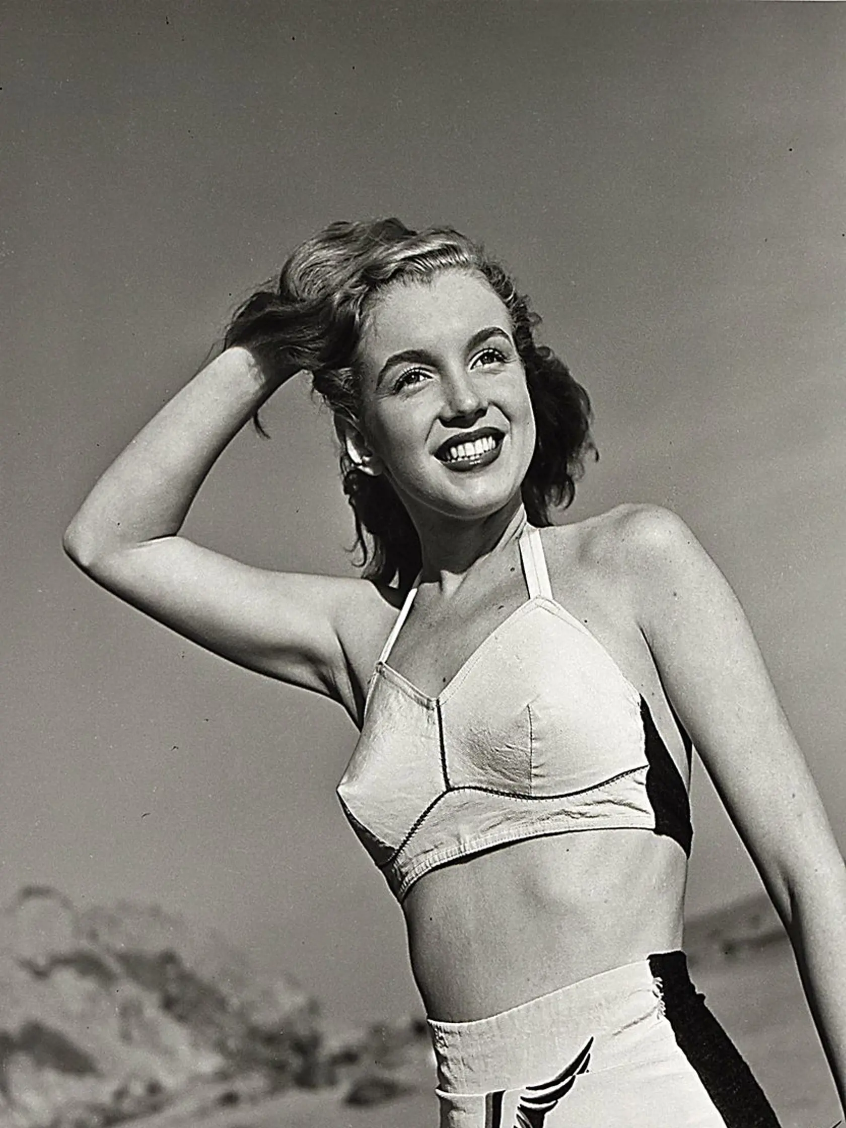 Norma Jean Dougherty na neznámych  fotkách z roku