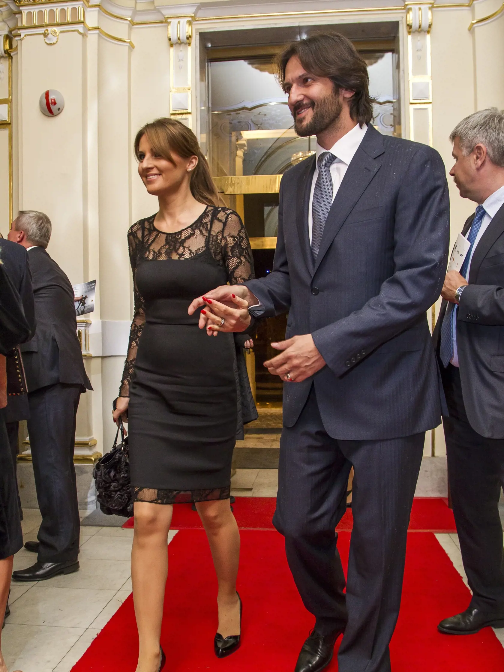 Premiéra baletu v starej budove SND v Bratislave. No fotke Kaliňák s manželkou.
