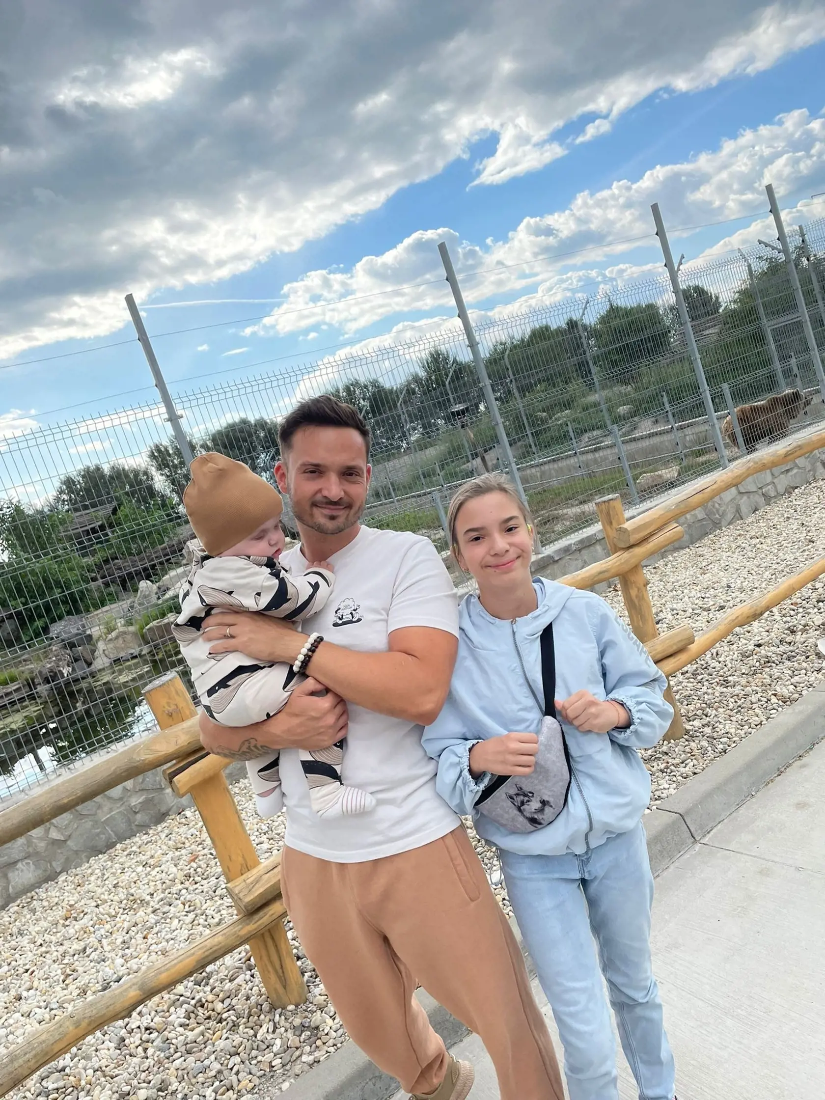 Spevák sa obom deťom venuje na 100 percent.