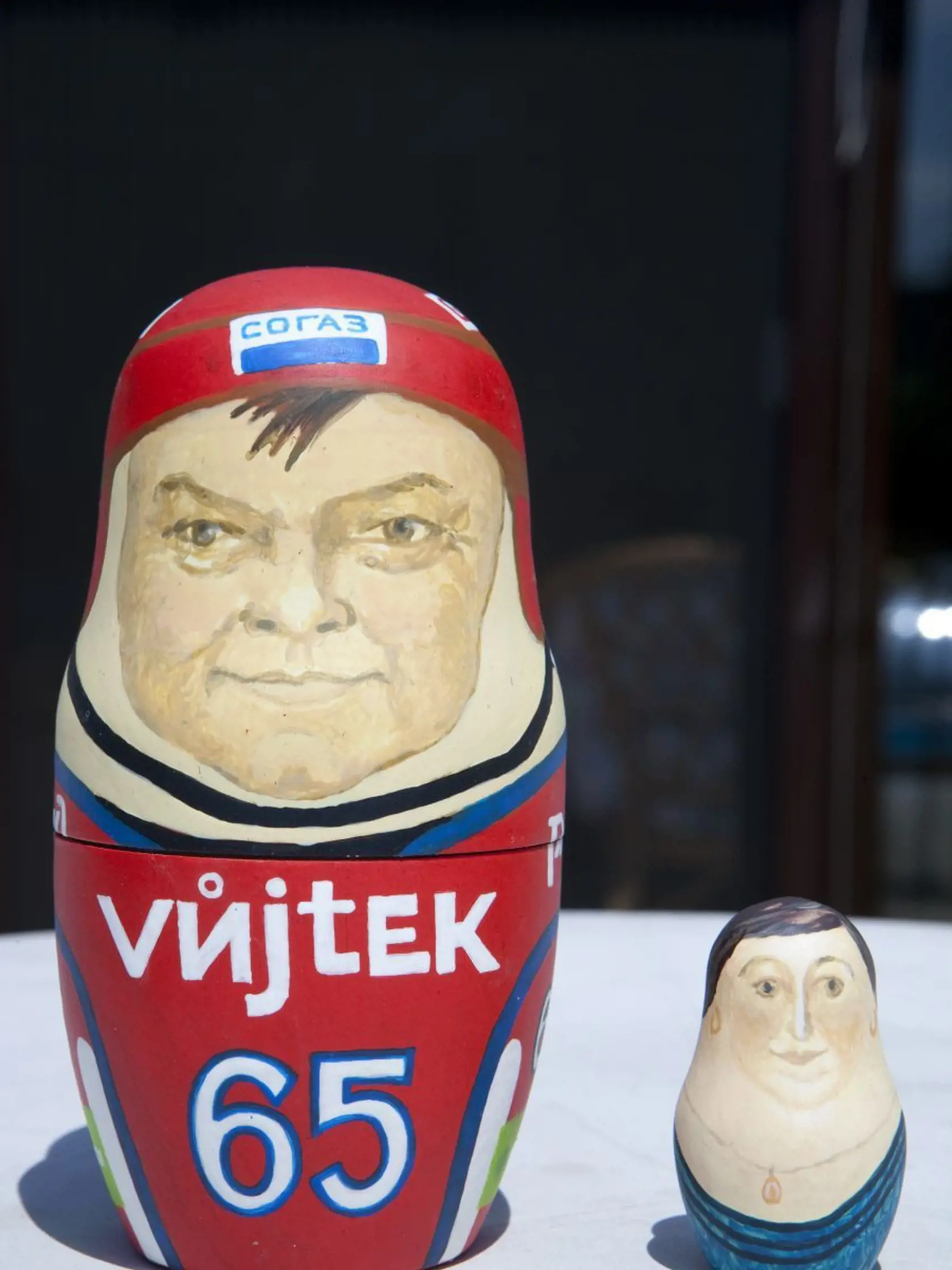 Od priateľov dostal mnoho vtipných darčekov.