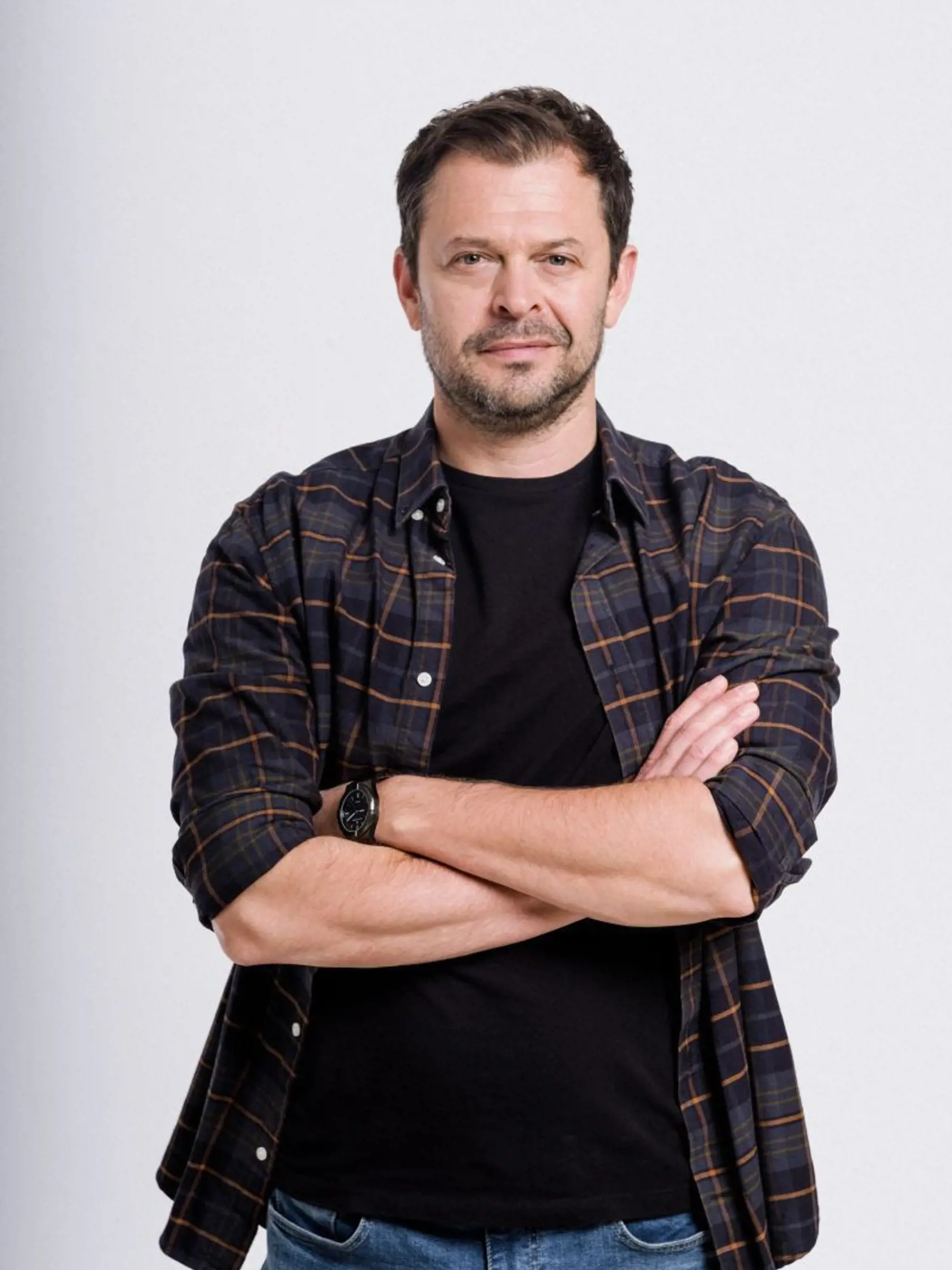 Alexander Bárta (47) v súčasnosti 
Alexander je v reálnom svete šťastný po boku Henriety Mičkovicovej – seriálovej manželky Michala Bajzu. Po Paneláku sa mu roztrhlo vrece s ponukami a Bárta bol čoraz obsadzovanejší. Objavil sa v seriáloch ako Horúca krv, Chlapi neplačú, Hoď svišťom, Za sklom, Nový život, Milenky, Červené pásky a najnovšie hviezdi v projekte TV JOJ – Nemocnica.
