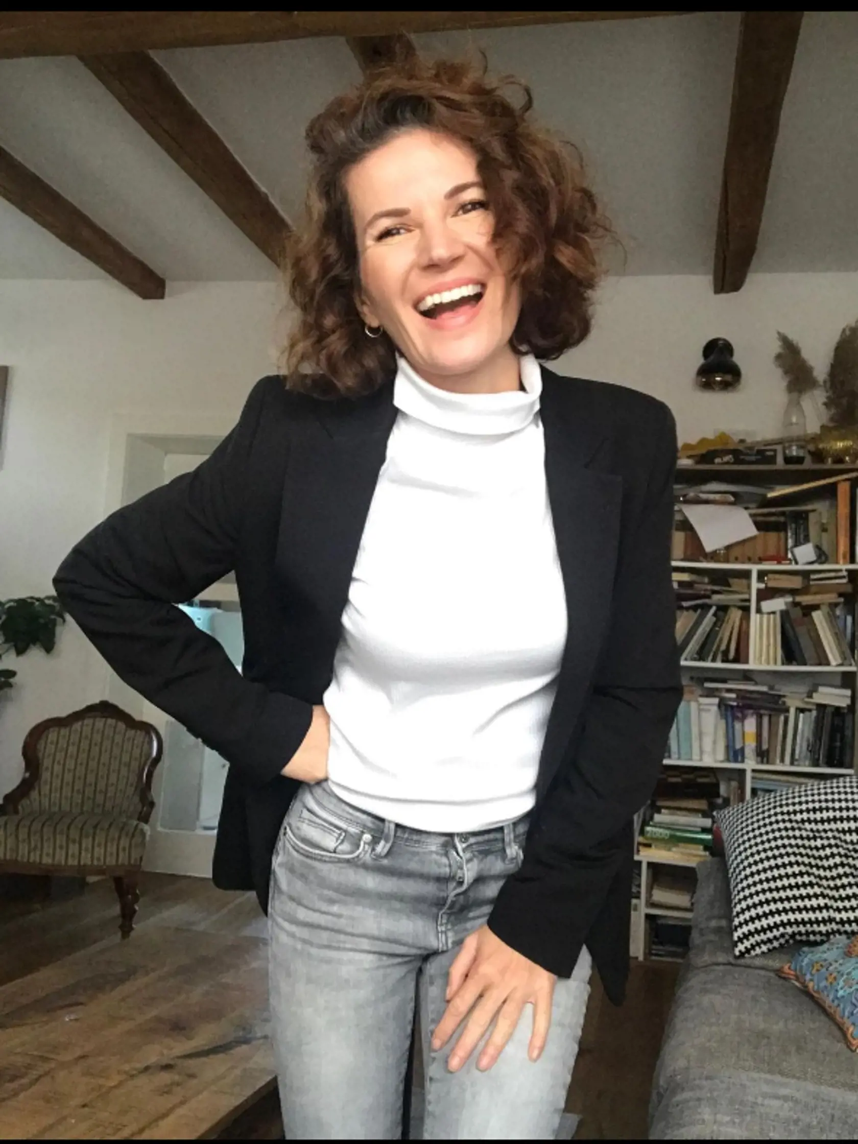 Viki Ráková (41) v súčasnosti 
Herečka sa kvôli účinkovaniu v ďalších projektoch (ako napríklad Kutyil s.r.o) a postupnej obmene postáv neskôr zo seriálu úplne vytratila. Dnes má herečka 41 rokov a spoločne s partnerom vychovávajú dvoch synov – Bendegúza a Benjamína.