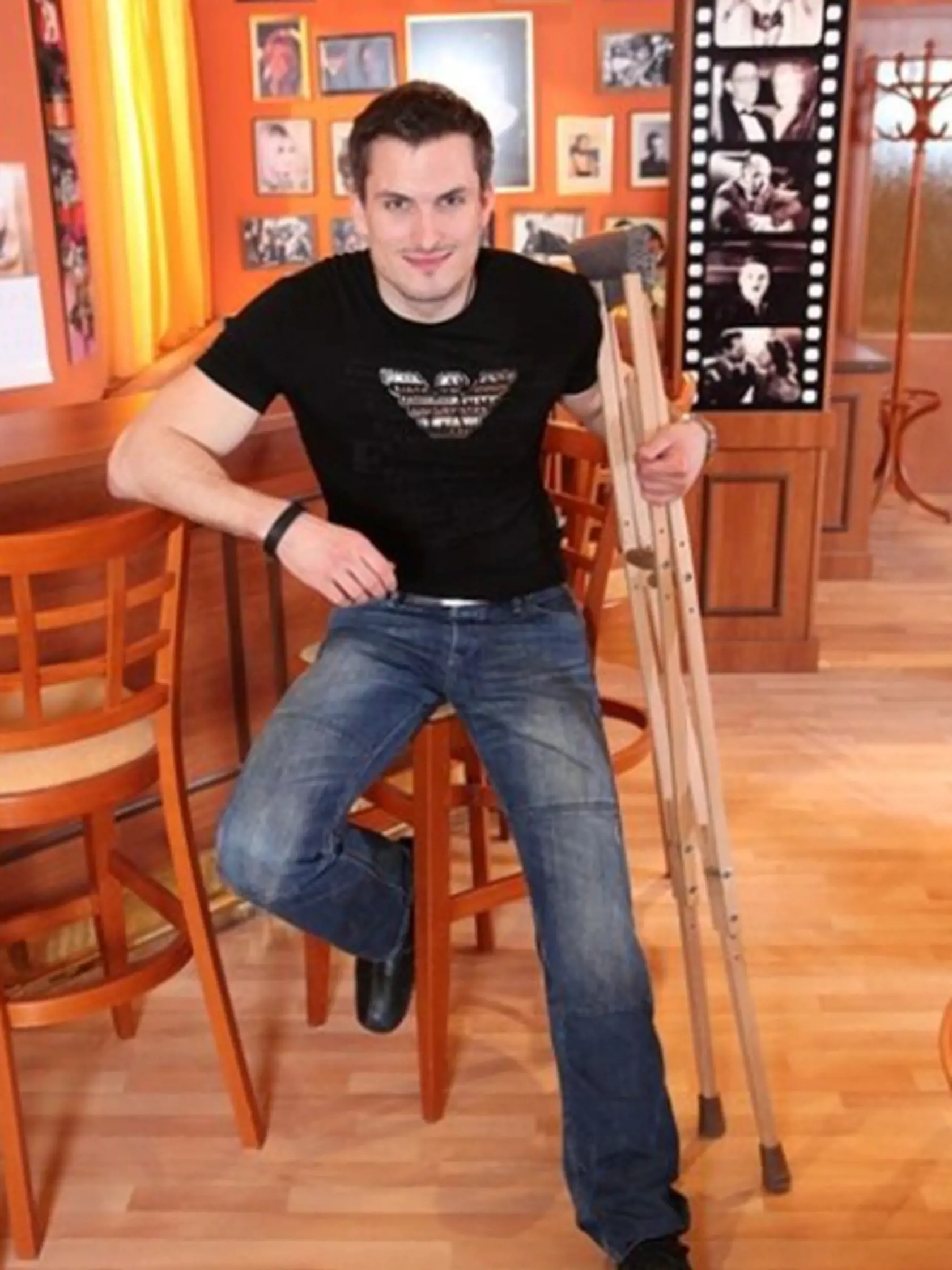 Ján Koleník ako Maslák
Marcel „Maslák” Maslovič vysťahoval z bytu Milana Kordiaka a stal sa regulárnou postavou v deji. Práve Maslák bol tým človekom, ktorý zatiahol Kordiaka do špinavých kšeftov, čo sa mu po čase vrátilo a jeho najlepší kamarát ho „bonzol” na polícii. Medzitým sa však nový sexsymbol stihol oženiť s doktorkou Dominikou (Ivana Kuxová), s ktorou sa neskôr rozviedol a našiel si milenku Nataly (Petra Blesáková).
