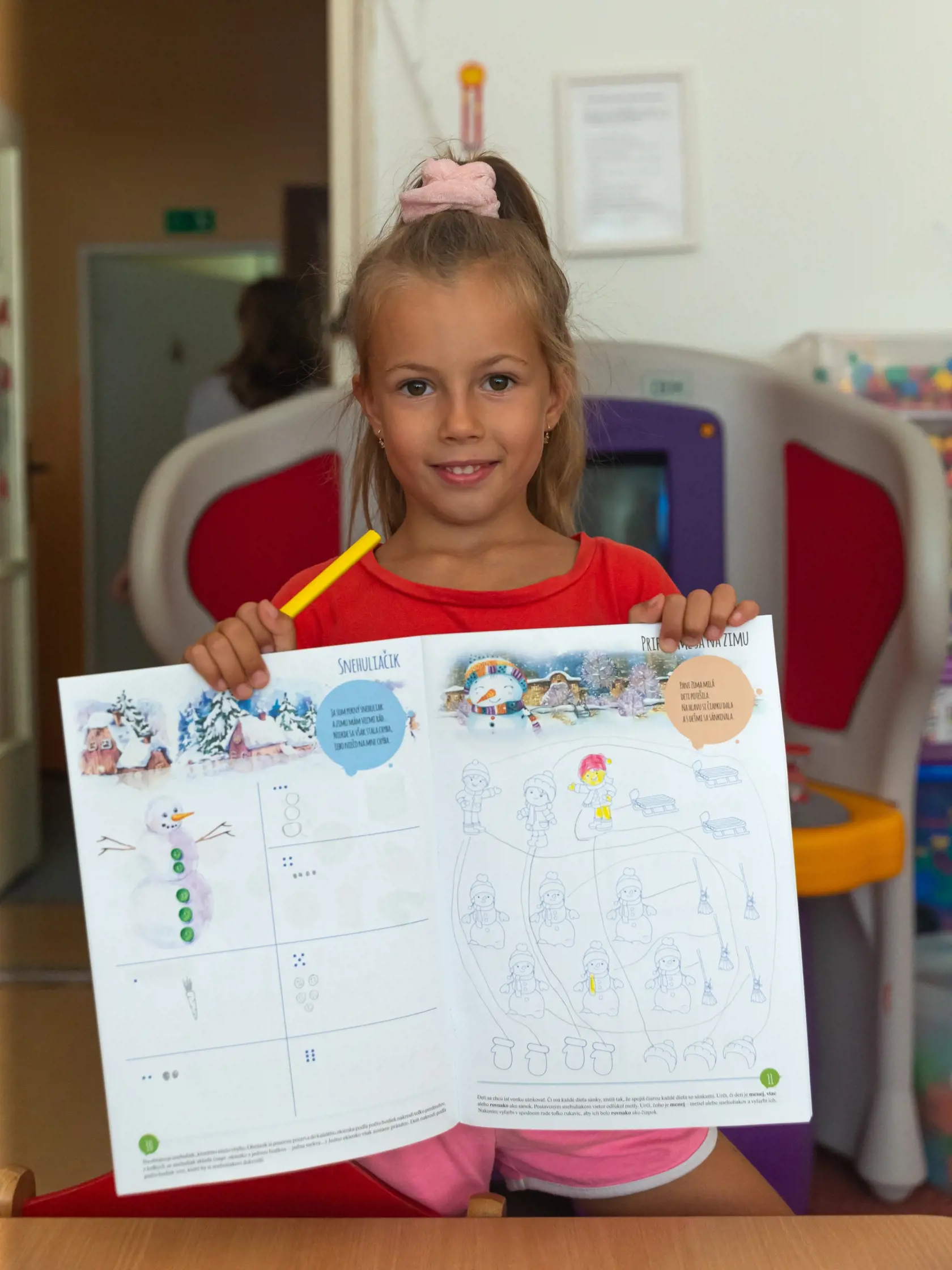 Natálka (5) zvládla vyriešiť úlohu so snehuliakom bez problémov.