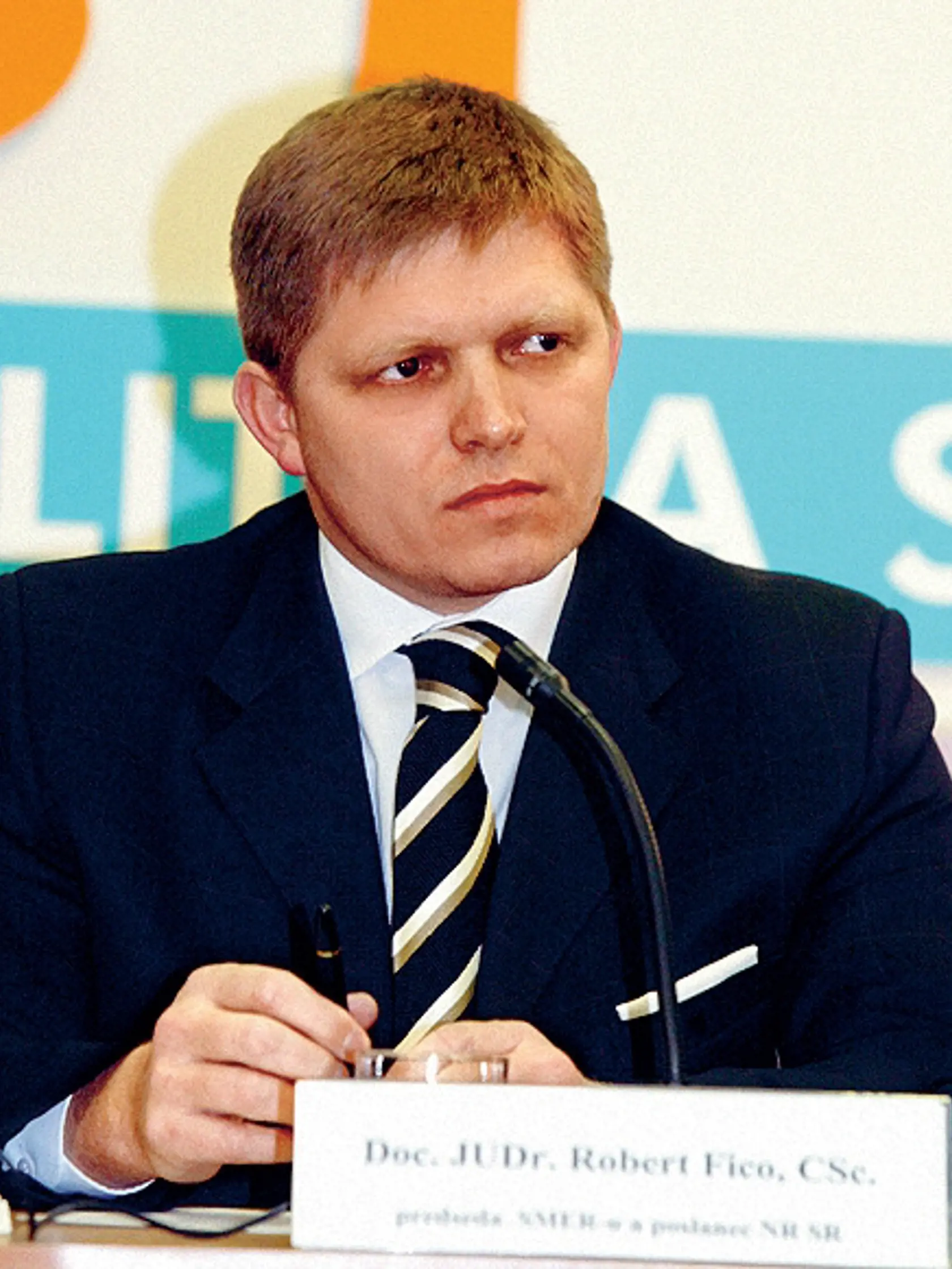 Robert Fico - predseda opozičnej strany Smer-SD a poslanec Národnej rady Slovenskej republiky