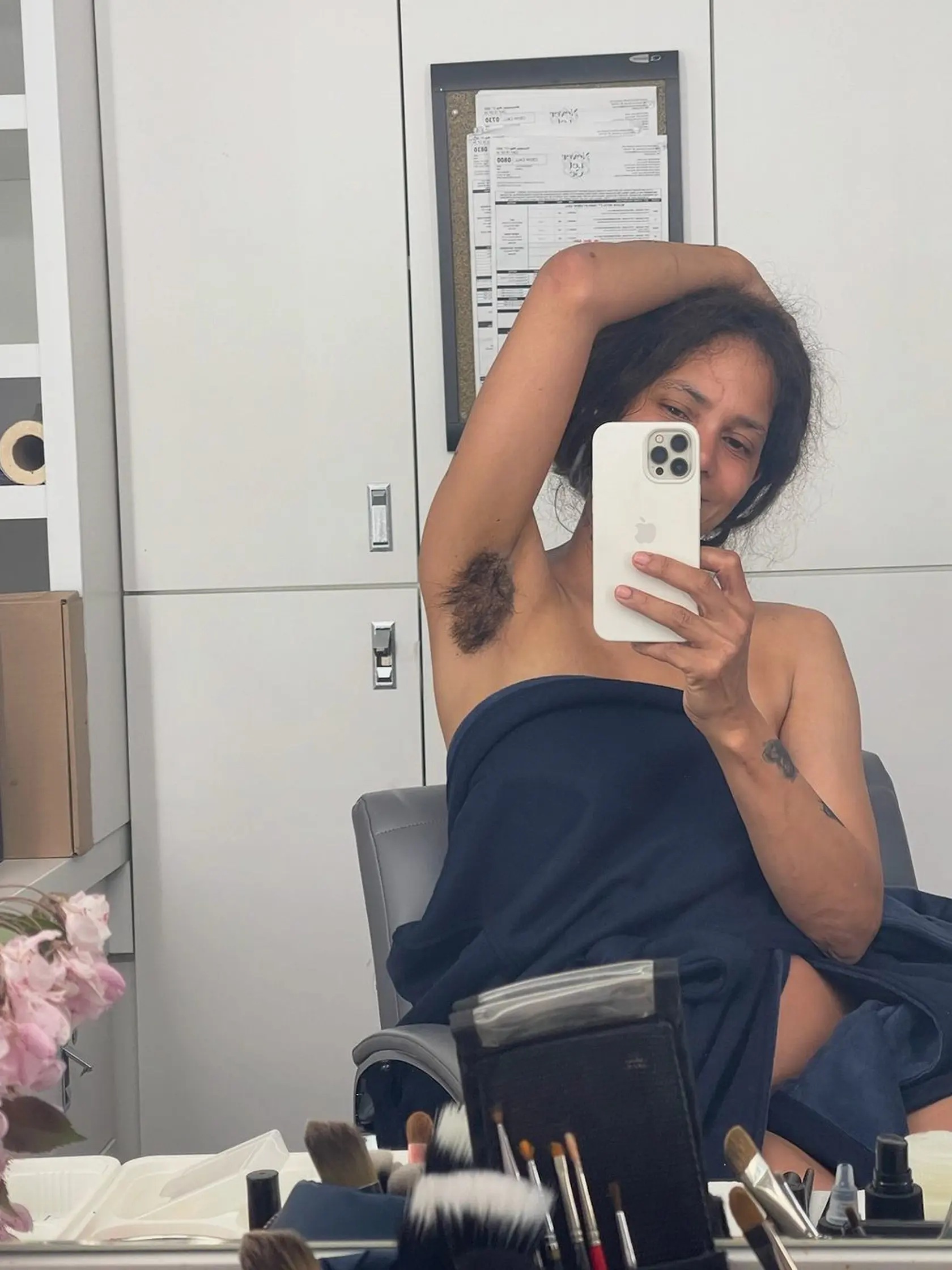 Halle Berry si musela kvôli filmu nalepiť chlpy v podpazuší.