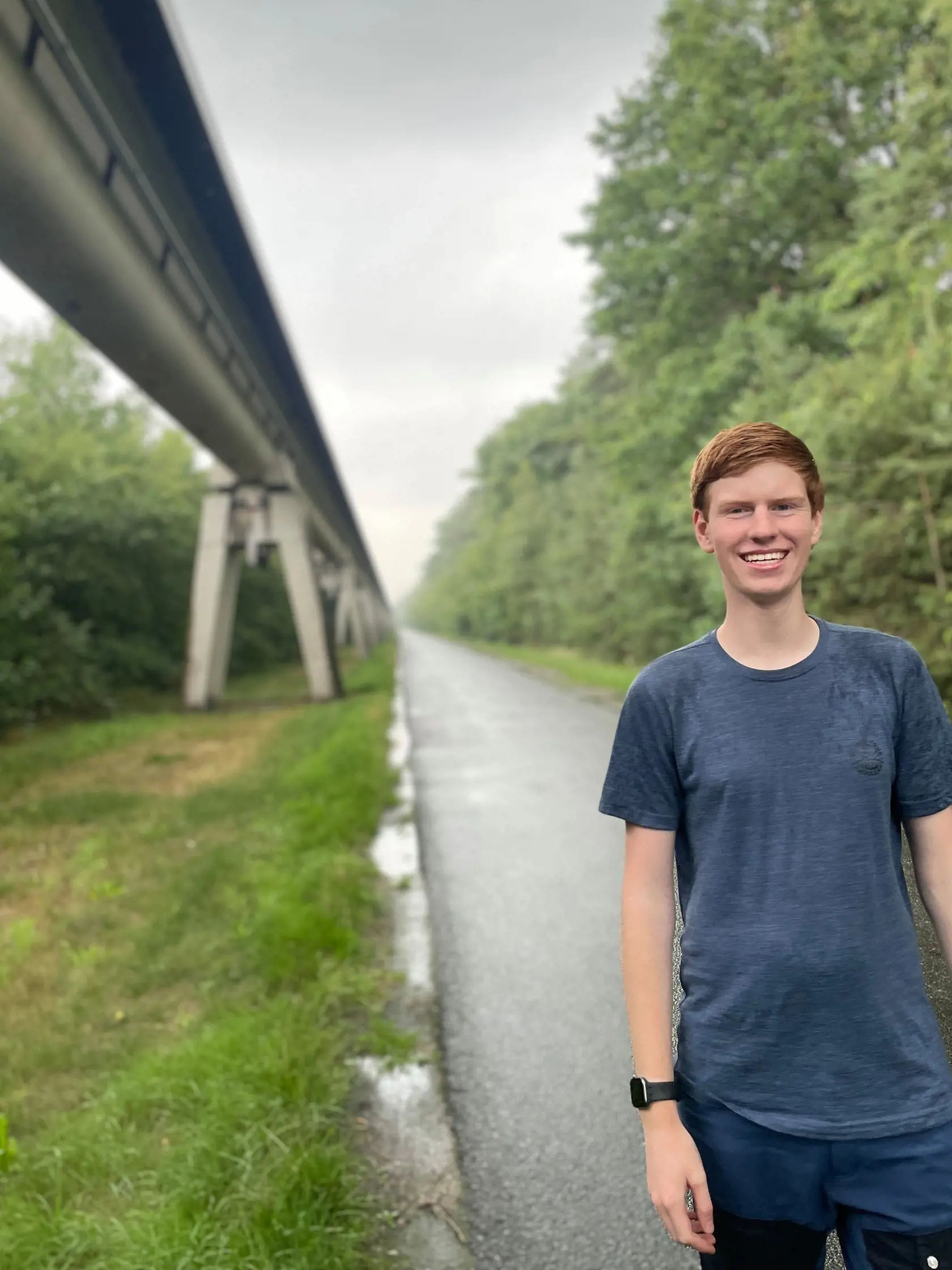 Lasse Stolley žije ako digitálny nomád vo vlakoch. Brázdi tak Nemecko, keď z vlaku vystúpi, rád ide na turistiku, alebo do mesta.