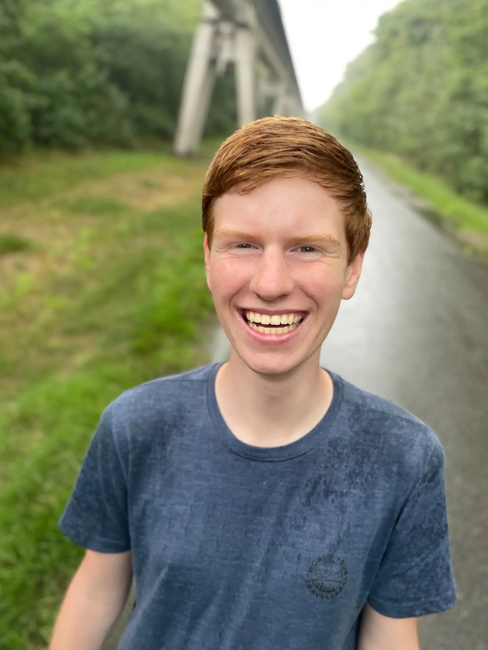 Lasse Stolley žije ako digitálny nomád vo vlakoch. Brázdi tak Nemecko, keď z vlaku vystúpi, rád ide na turistiku, alebo do mesta.