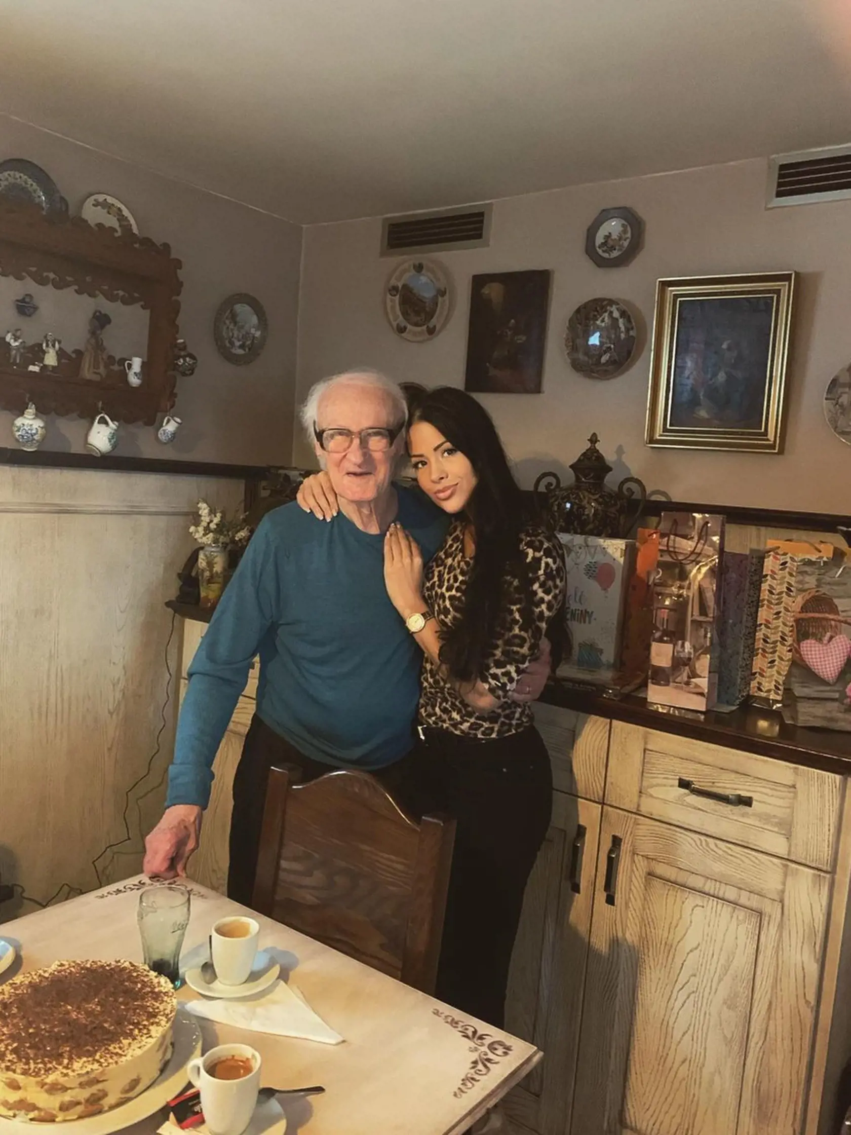 Virgínia s milovaným deduškom, ktorým nebol nikto iný ako legendárny futbalista z čias Československa Titus Buberník. Bol známy ako džentlmen na ihrisku.